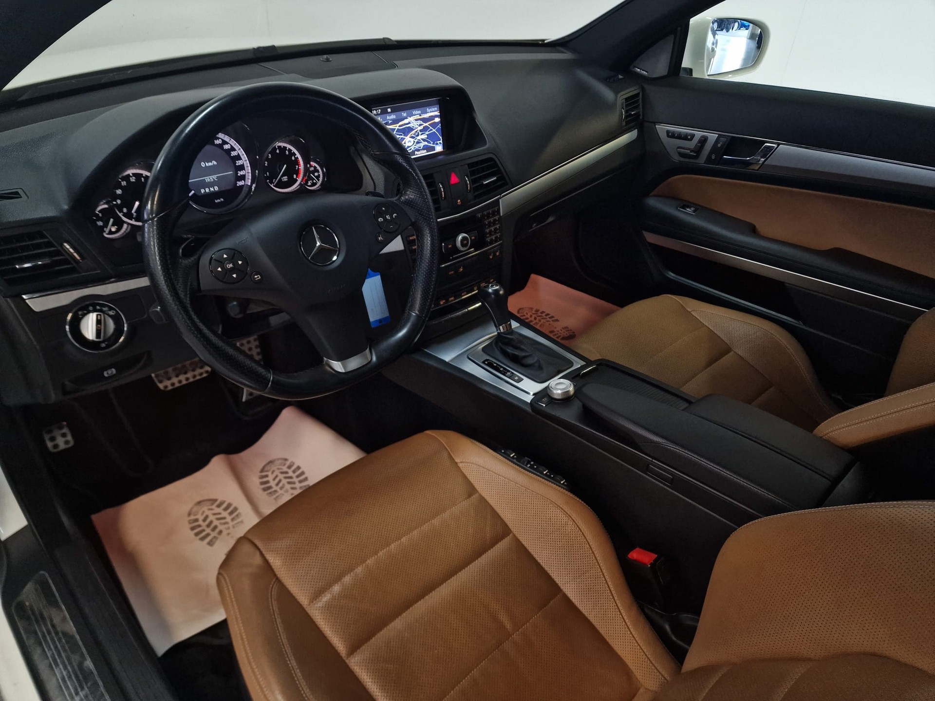 MERCEDES-BENZ E 350 CGI BlueEfficiency 7G-Tronic-image-15