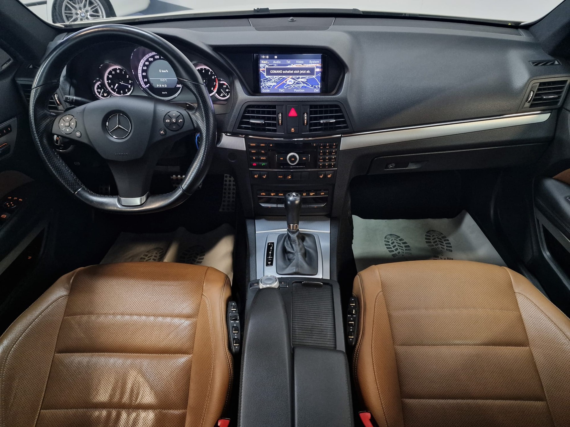 MERCEDES-BENZ E 350 CGI BlueEfficiency 7G-Tronic-image-14