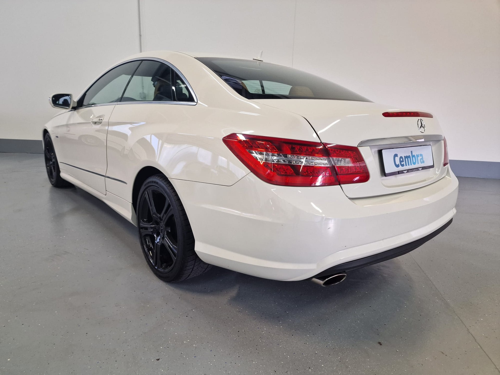 MERCEDES-BENZ E 350 CGI BlueEfficiency 7G-Tronic-image-11