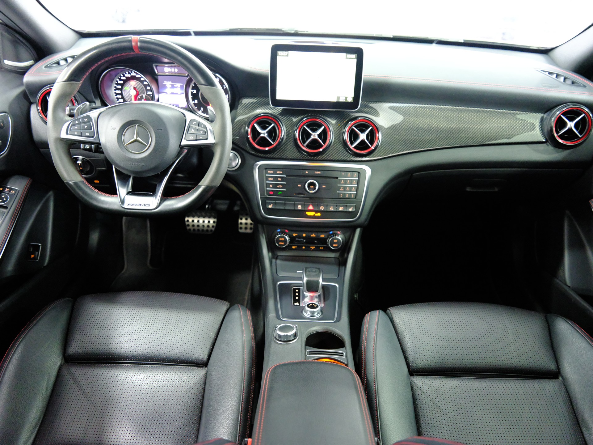 MERCEDES-BENZ GLA 45 AMG 4Matic 7G-DCT-image-14