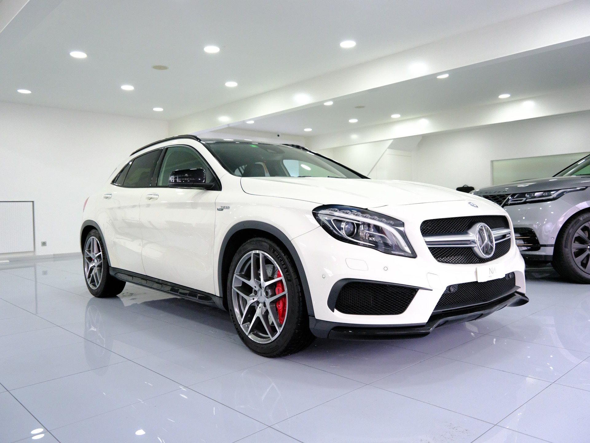 MERCEDES-BENZ GLA 45 AMG 4Matic 7G-DCT-image-2