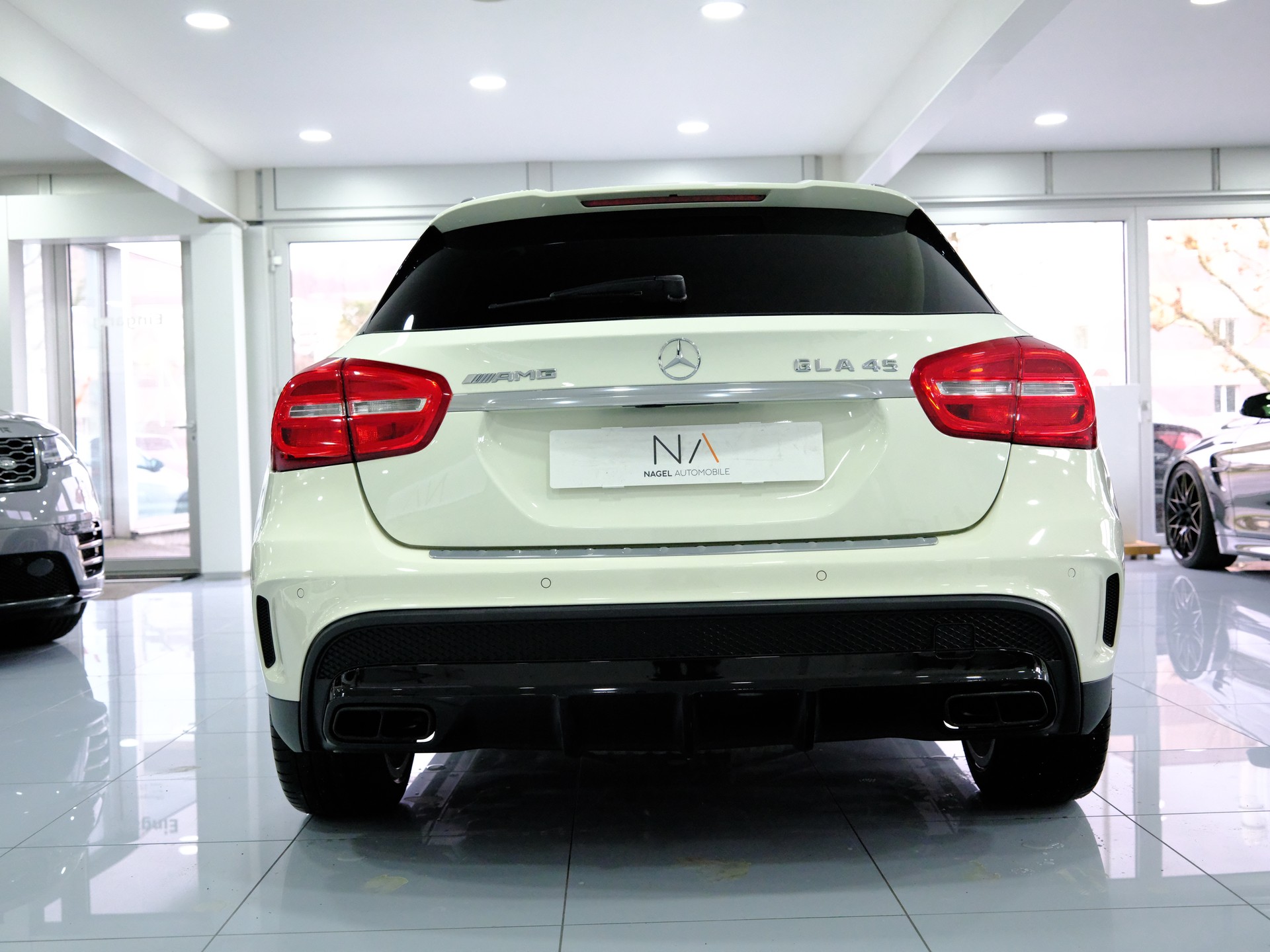 MERCEDES-BENZ GLA 45 AMG 4Matic 7G-DCT-image-4