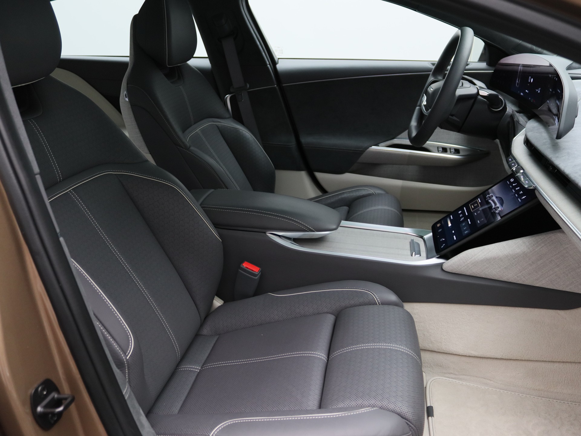 LUCID Air 118 kWh Performance Dream Edition-image-9