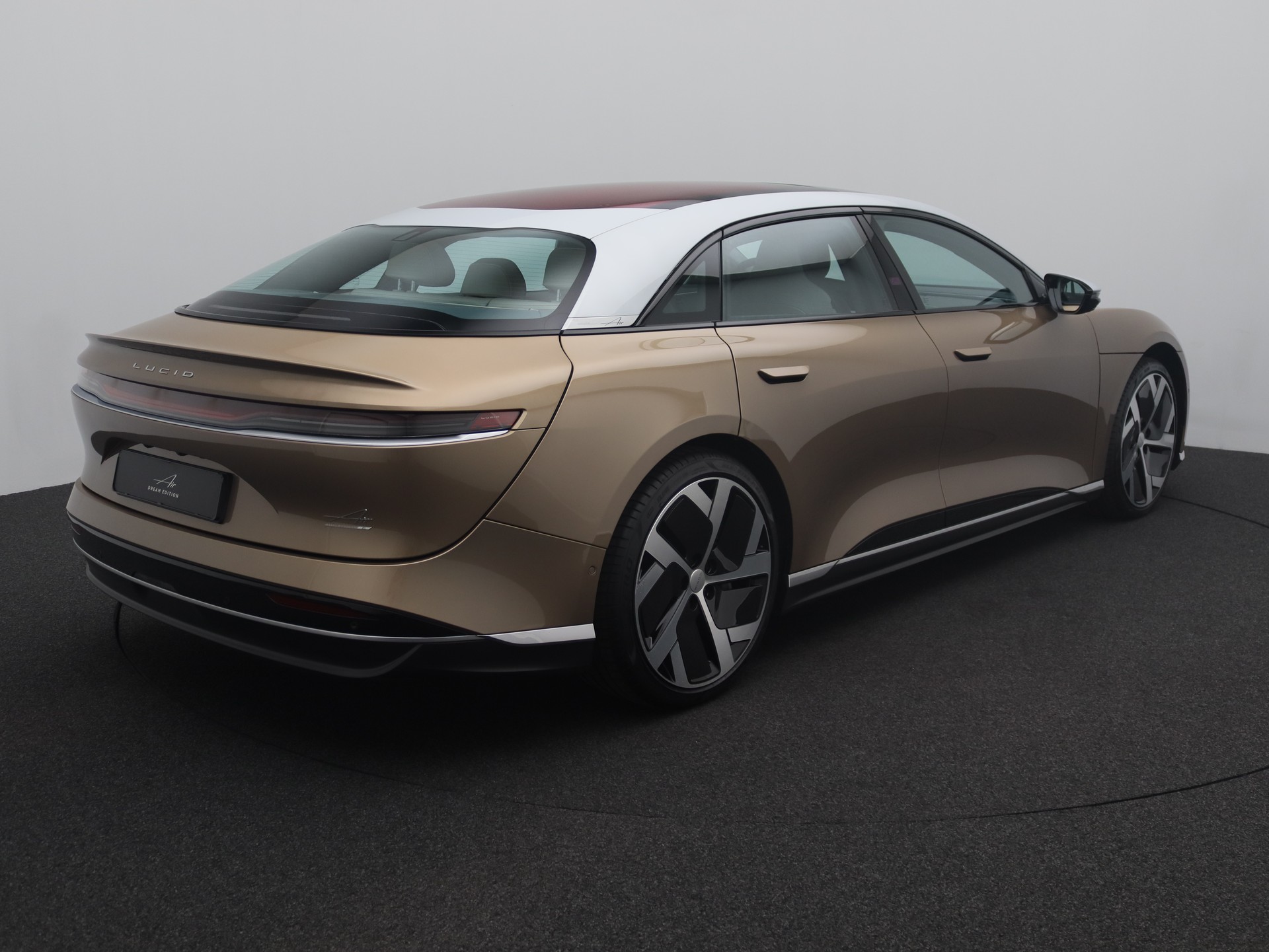 LUCID Air 118 kWh Performance Dream Edition-image-1