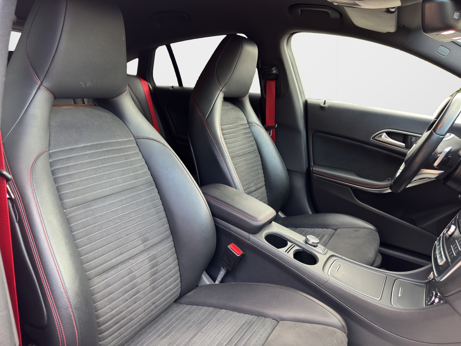 MERCEDES-BENZ CLA Shooting Brake 250 AMG Line 4Matic 7G-DCT-image-13