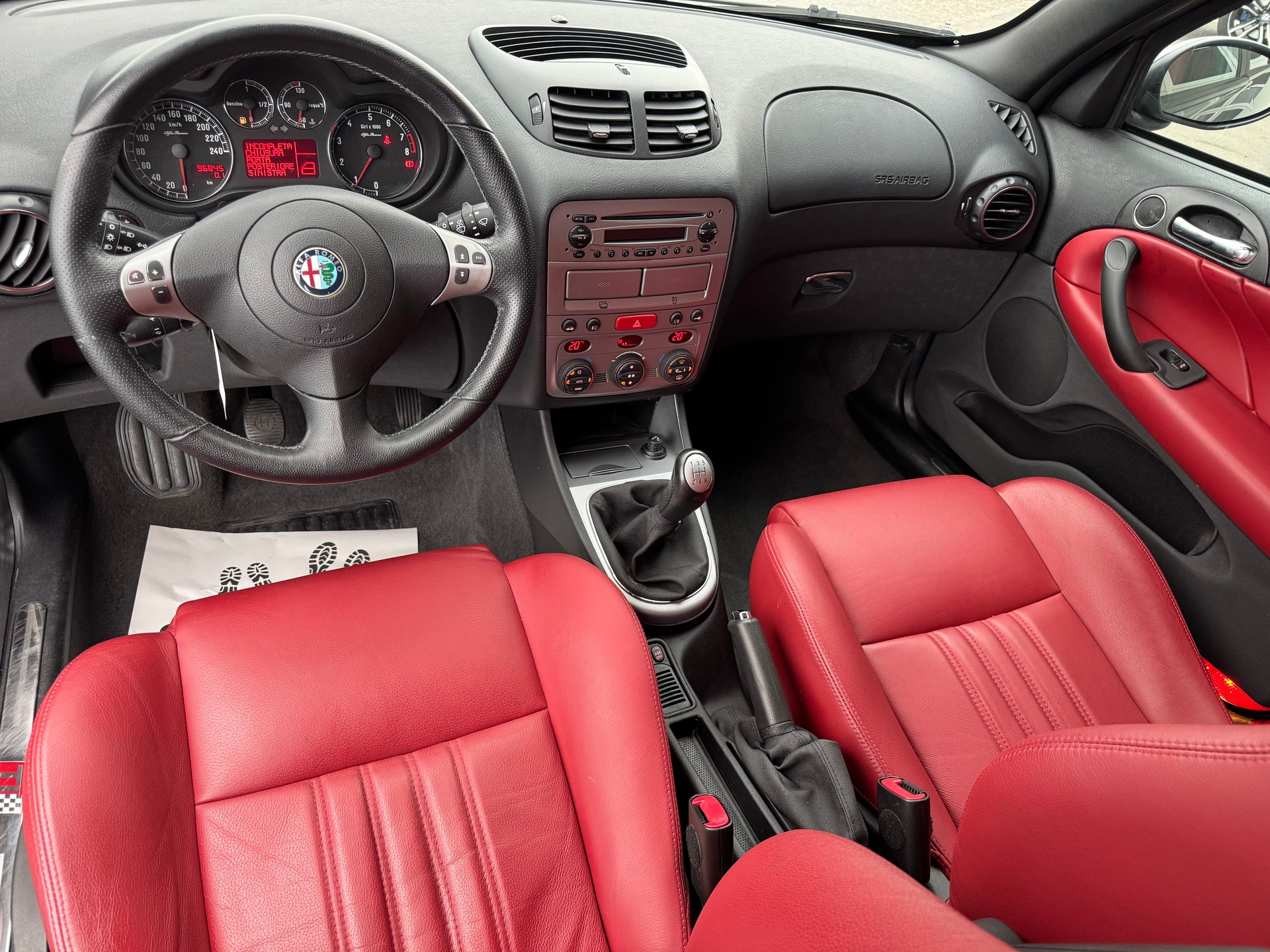 ALFA ROMEO 147 1.6 TS 16V VIP Edition-image-10