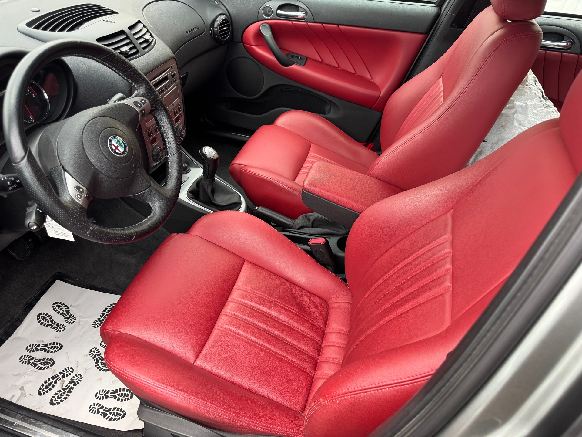 ALFA ROMEO 147 1.6 TS 16V VIP Edition-image-12