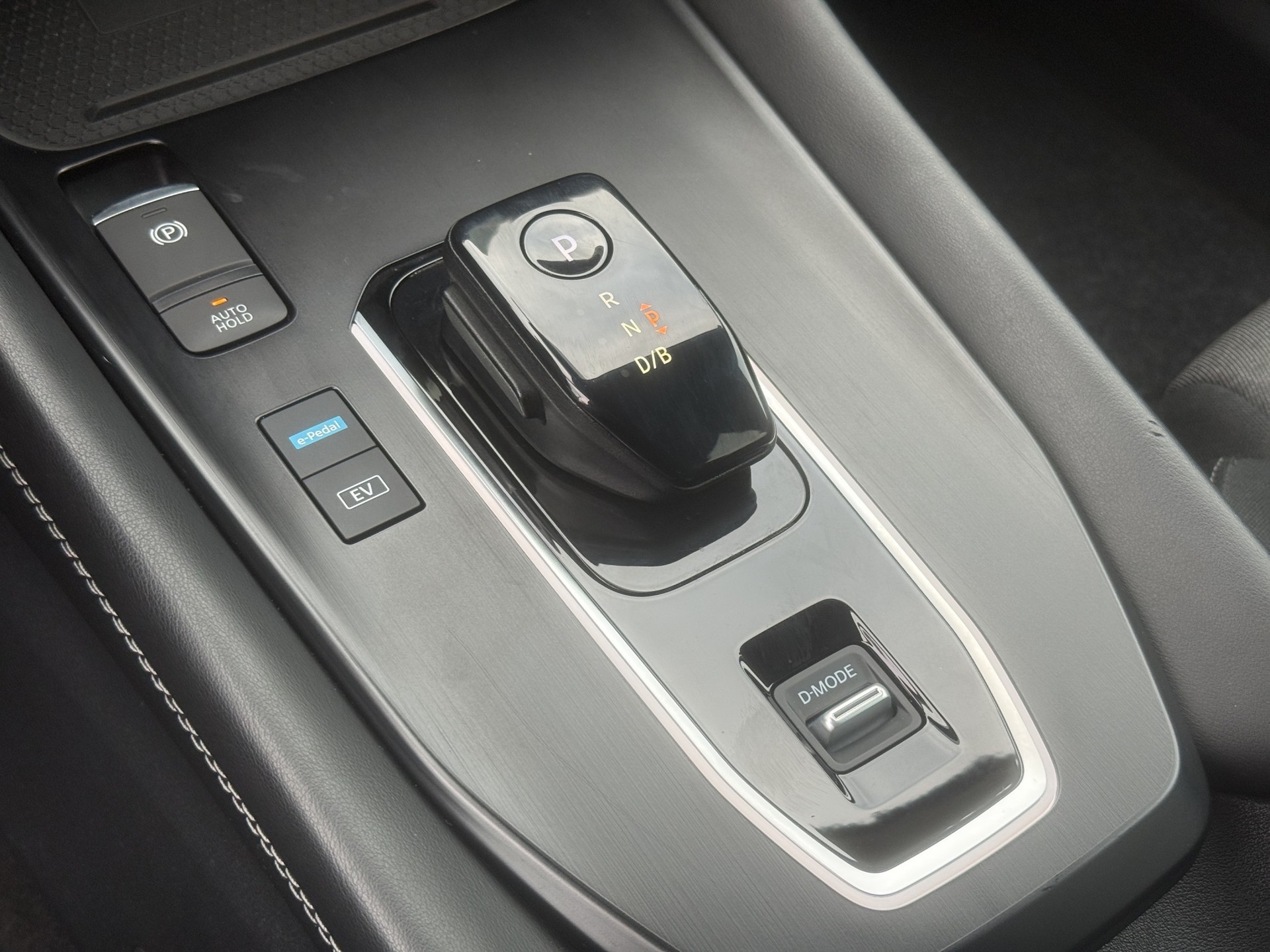 NISSAN Qashqai 1.5 VC-T e-Power N-Connecta-image-10