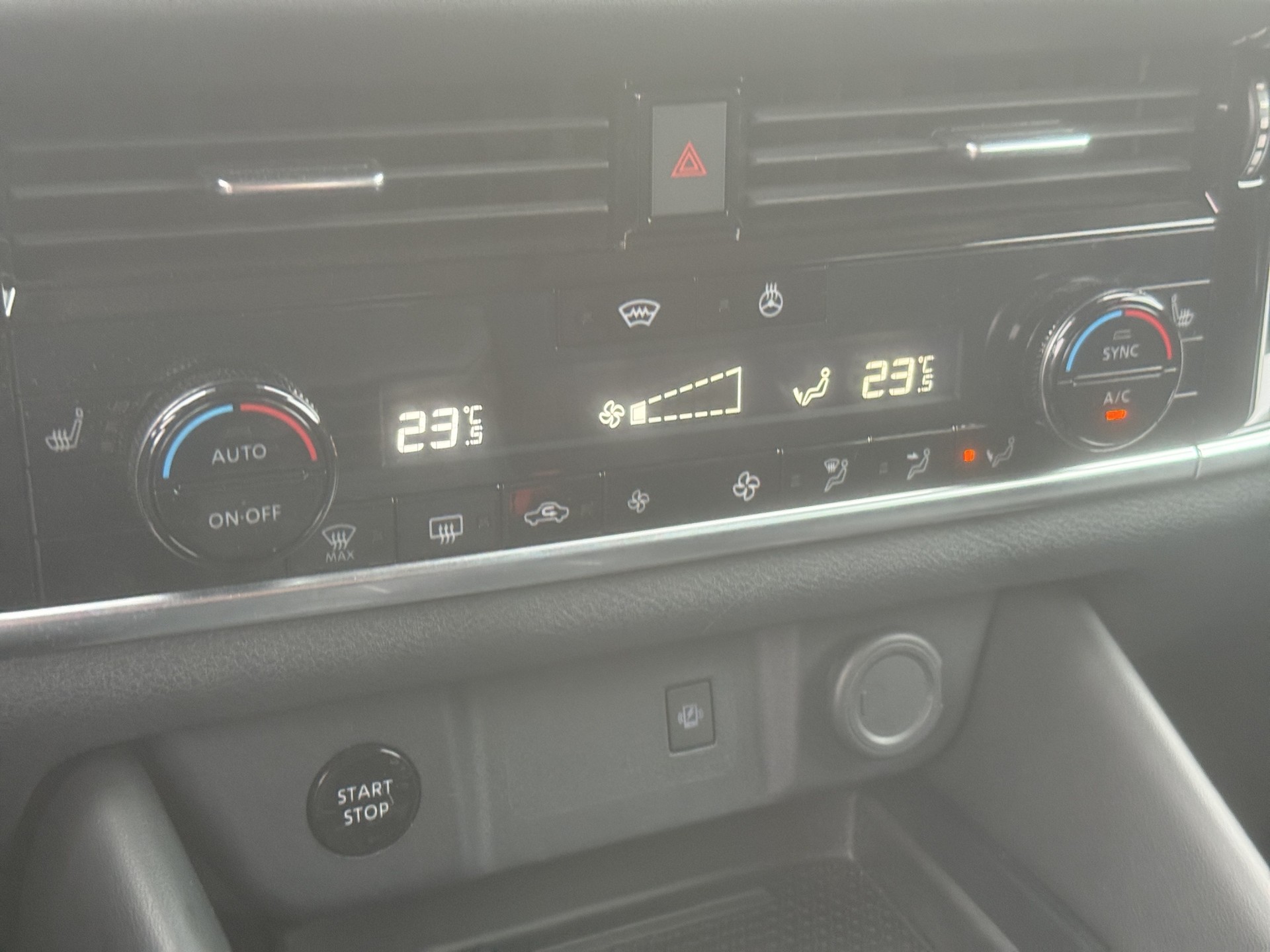 NISSAN Qashqai 1.5 VC-T e-Power N-Connecta-image-11