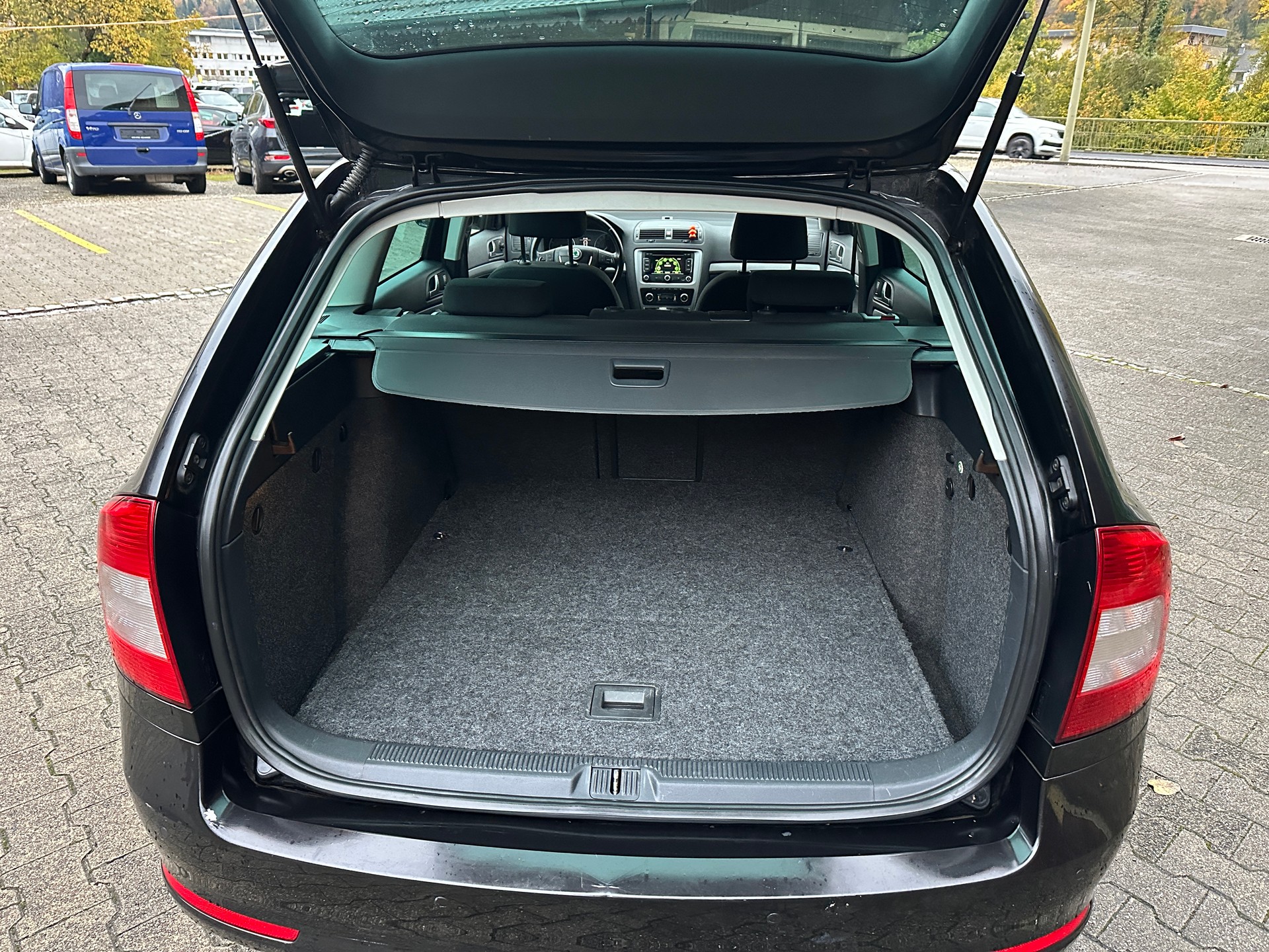 SKODA Octavia Combi 1.8 TSI Ambition DSG-image-10