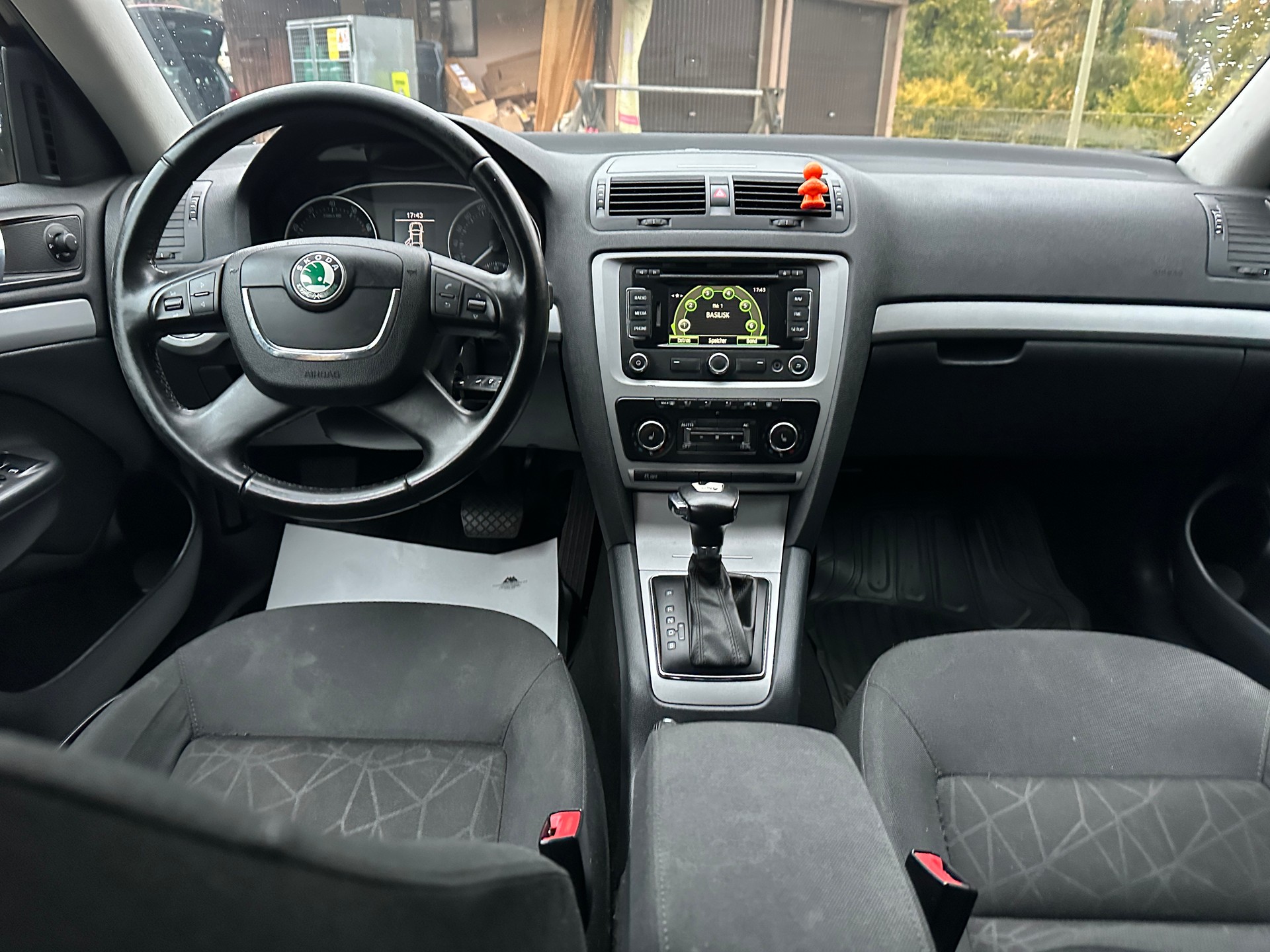 SKODA Octavia Combi 1.8 TSI Ambition DSG-image-6