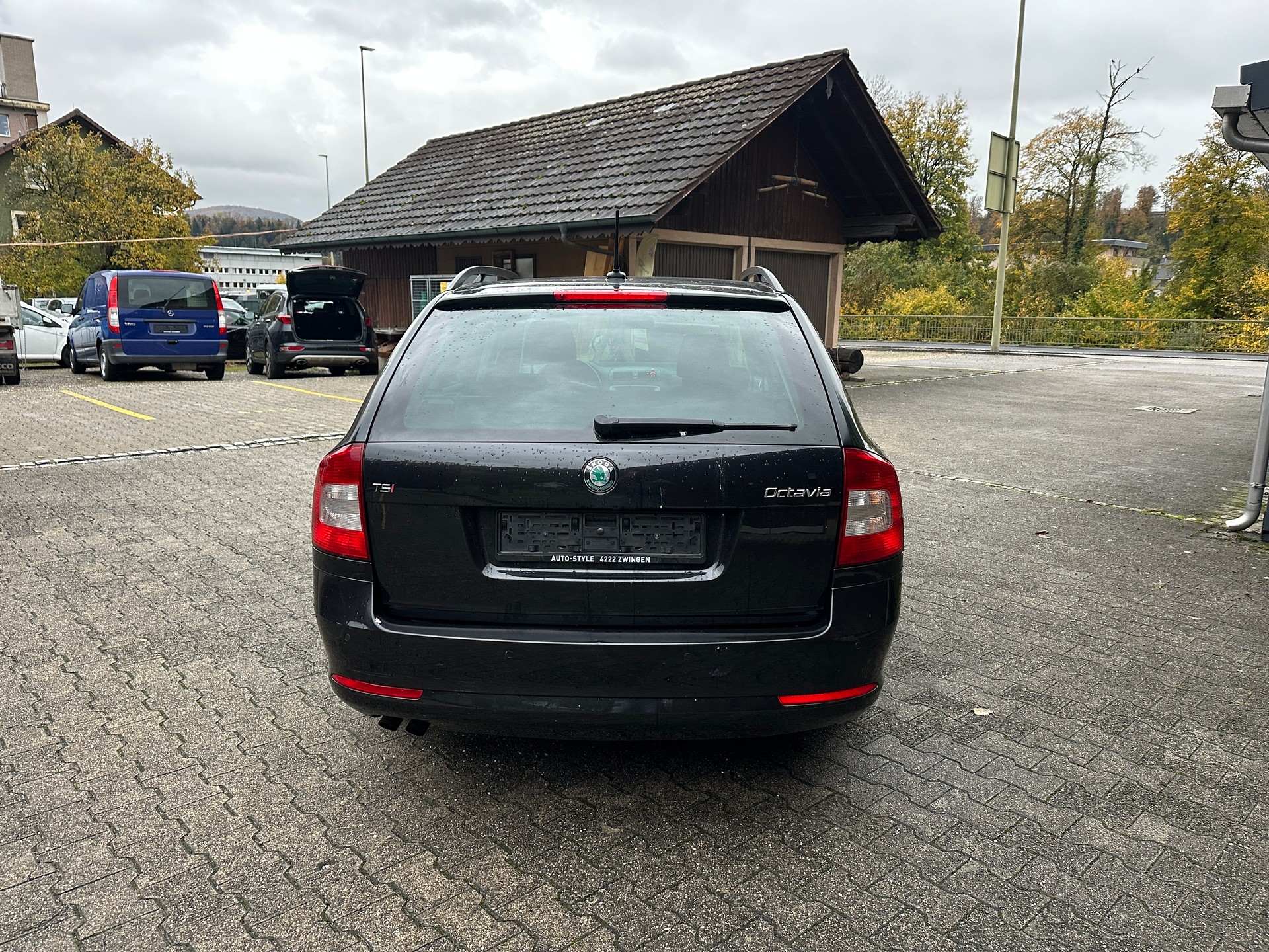 SKODA Octavia Combi 1.8 TSI Ambition DSG-image-4