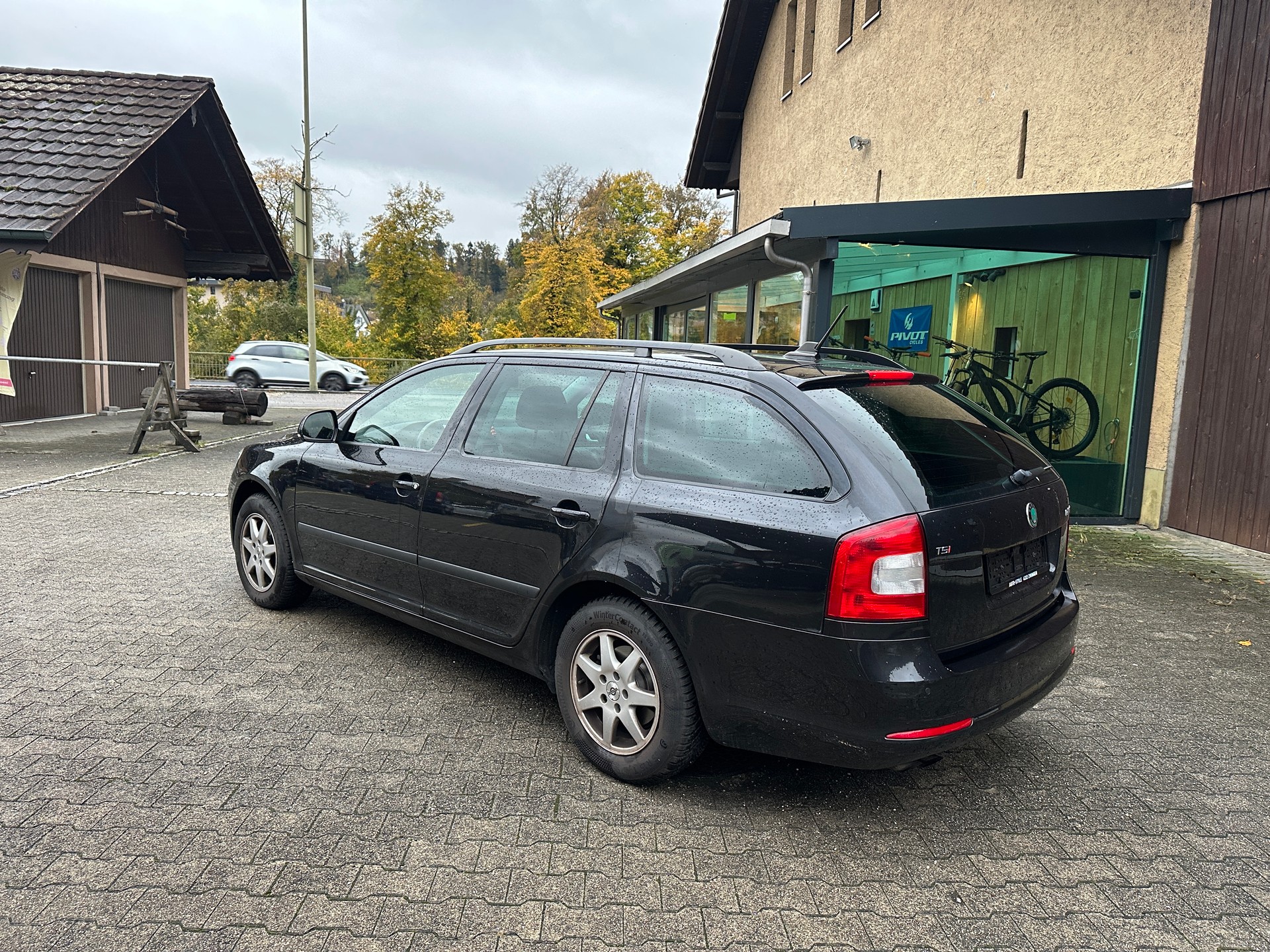 SKODA Octavia Combi 1.8 TSI Ambition DSG-image-5