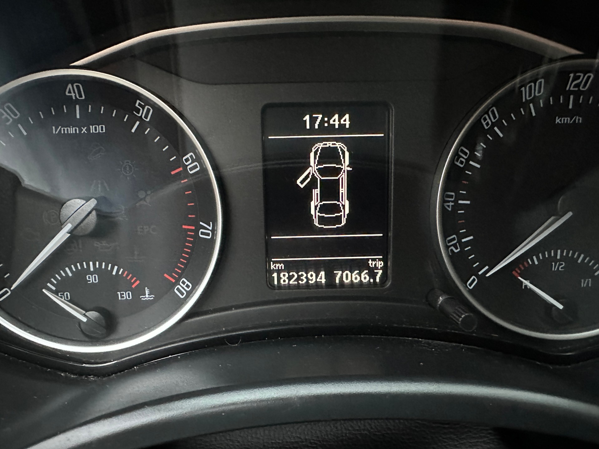 SKODA Octavia Combi 1.8 TSI Ambition DSG-image-11