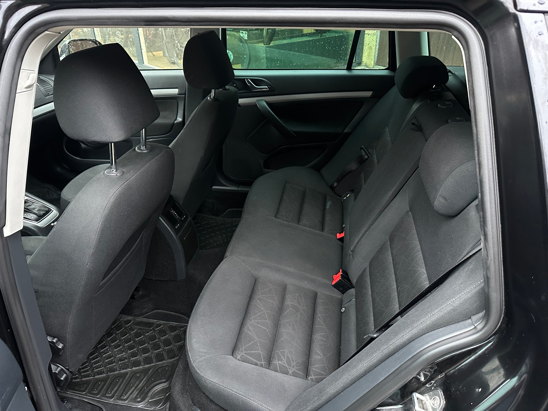 SKODA Octavia Combi 1.8 TSI Ambition DSG-image-9