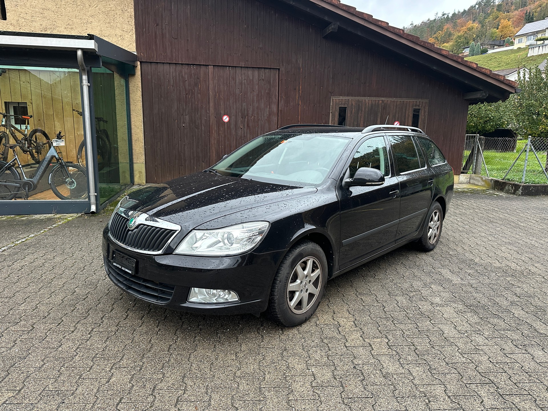 SKODA Octavia Combi 1.8 TSI Ambition DSG-image-0