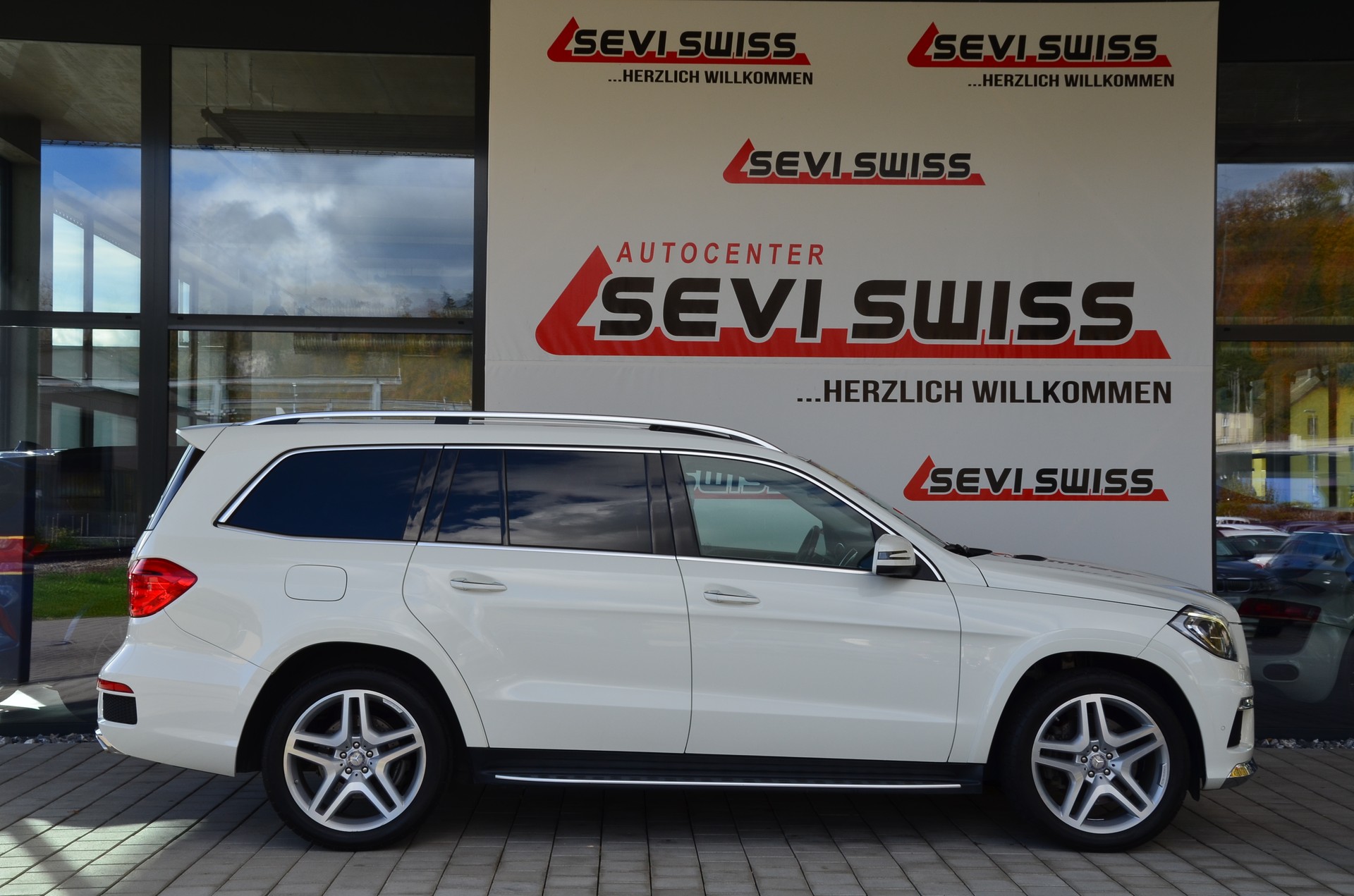 MERCEDES-BENZ GL550*Frisch ab MFK,1 Jahr oder 20'000km Garantie*-showroom-element-3