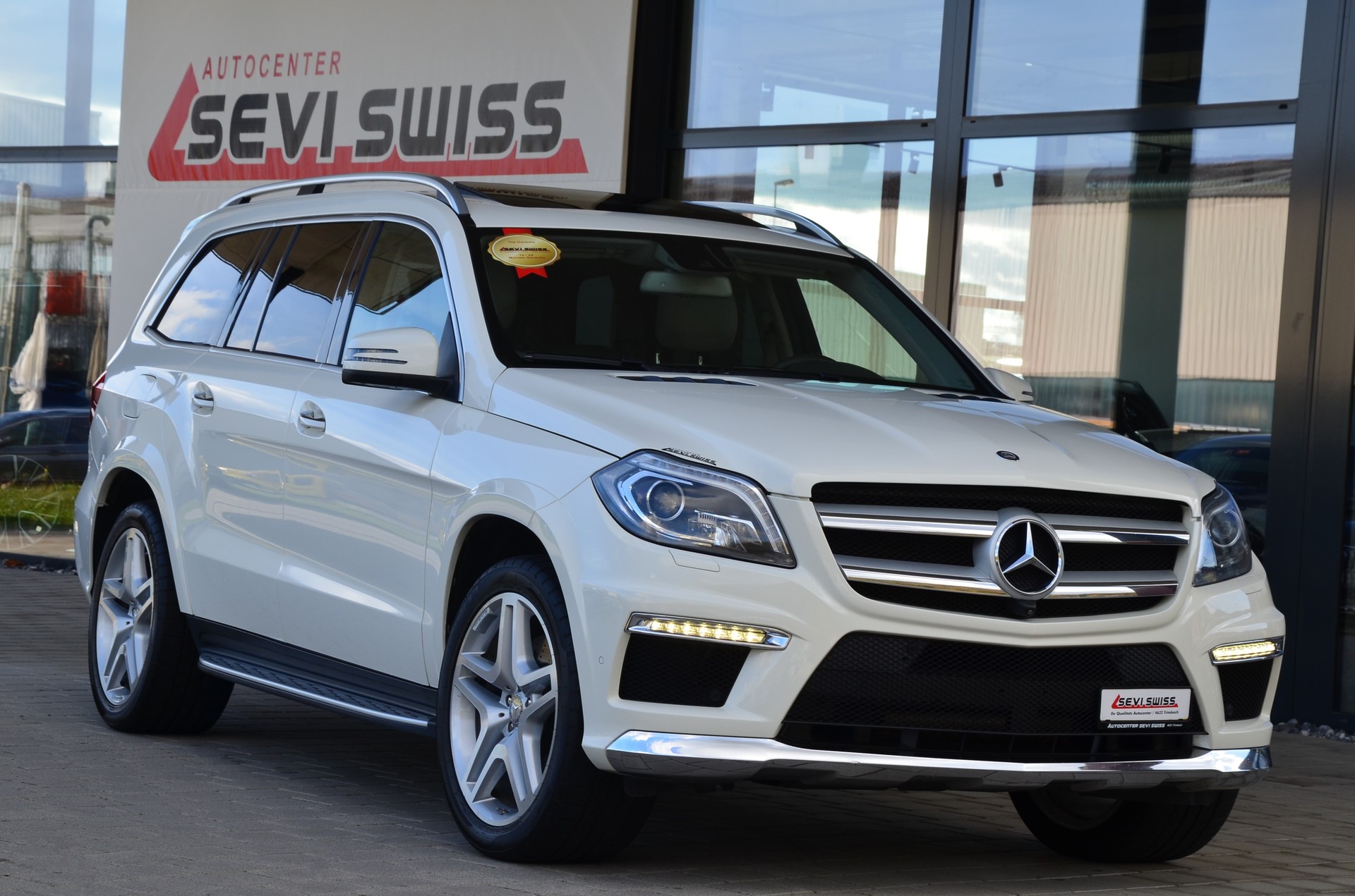 MERCEDES-BENZ GL550*Frisch ab MFK,1 Jahr oder 20'000km Garantie*-showroom-element-1