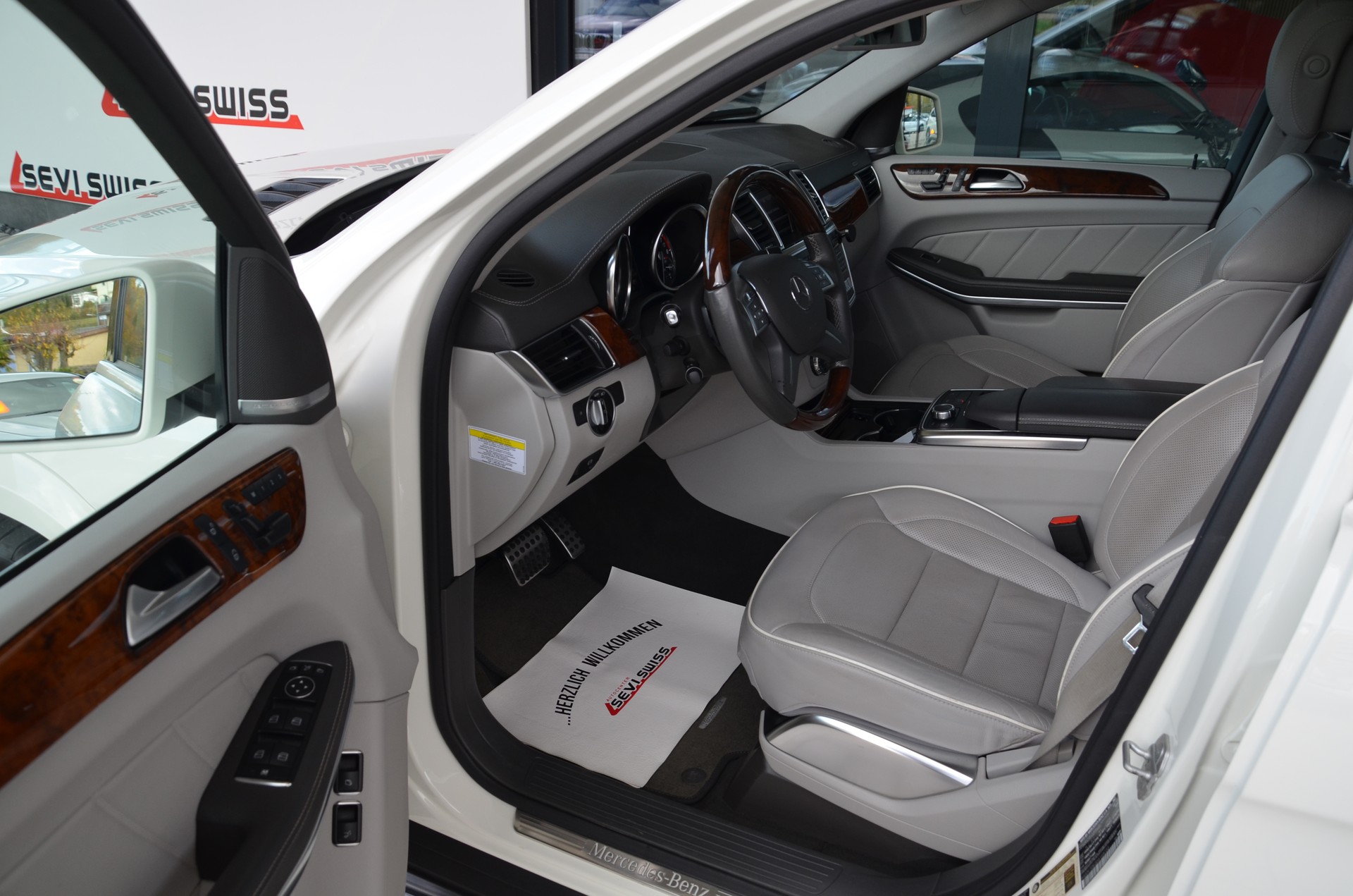 MERCEDES-BENZ GL550*Frisch ab MFK,1 Jahr oder 20'000km Garantie*-image-8