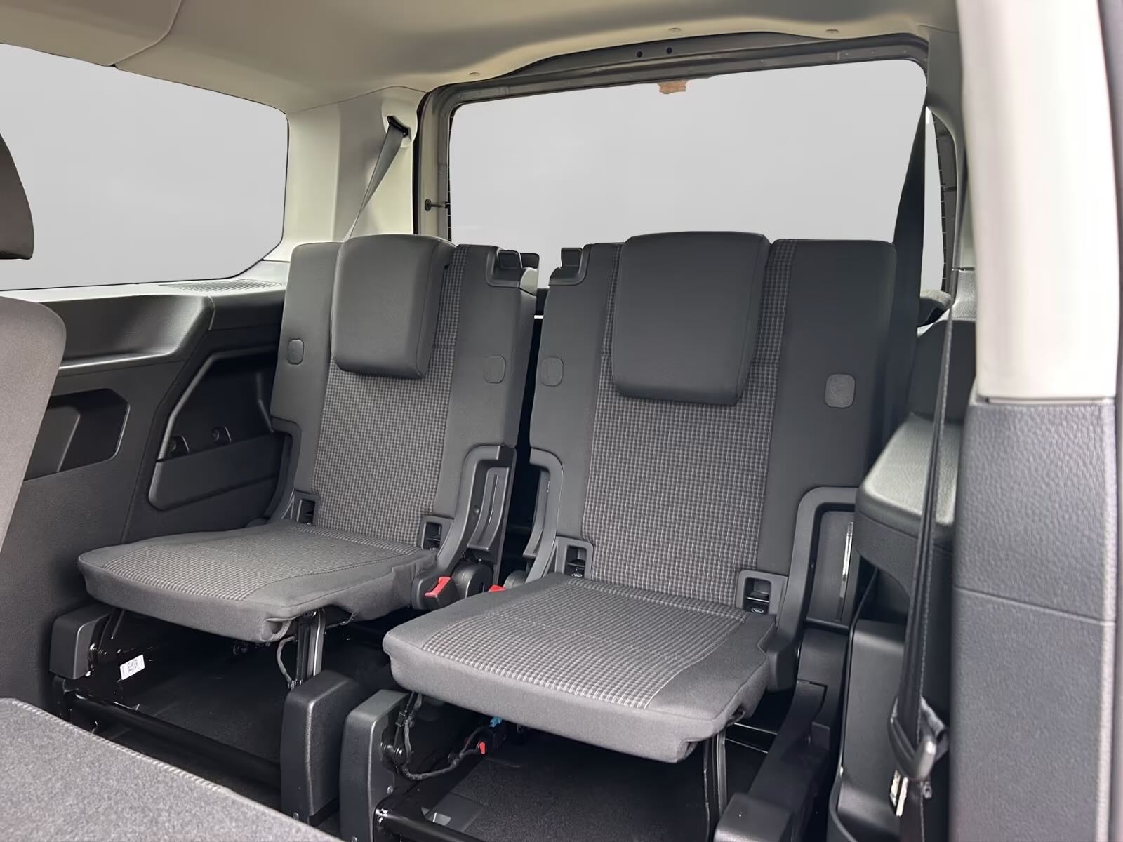 VW Caddy Maxi 2.0 TDI 4Motion-image-12