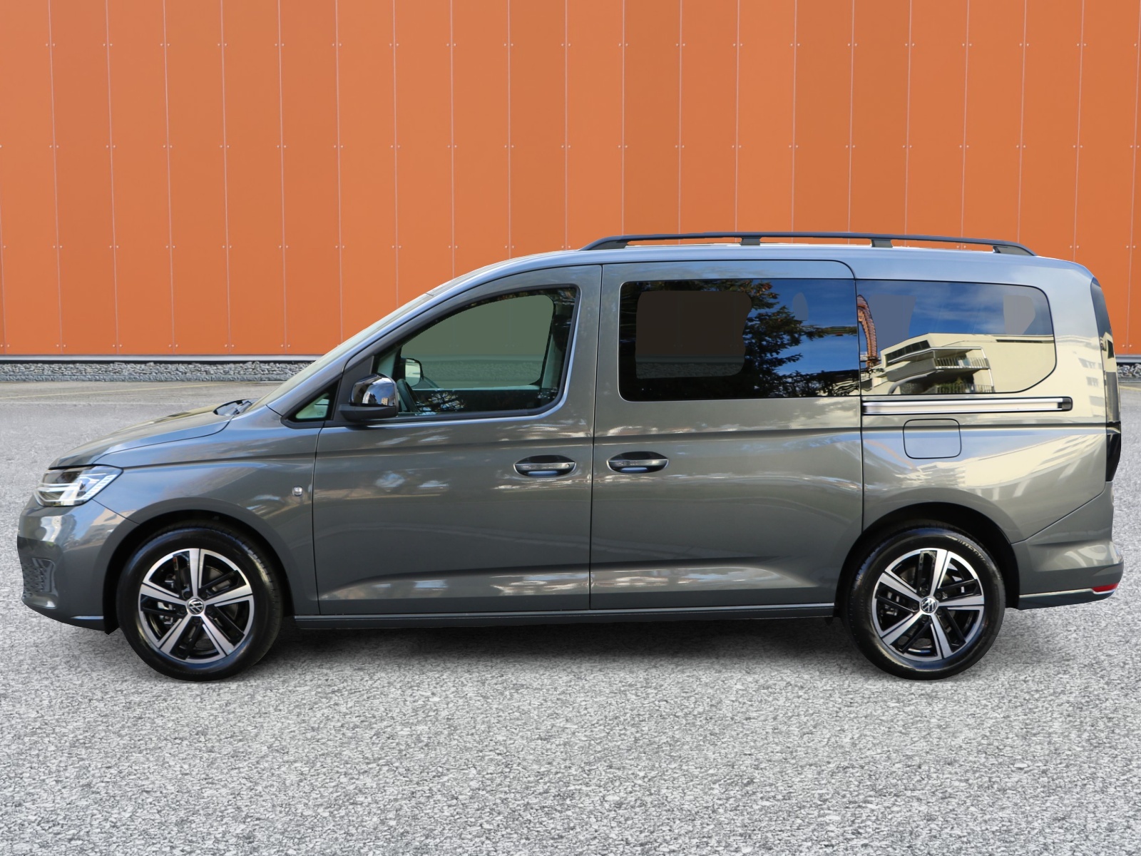 VW Caddy Maxi 2.0 TDI 4Motion-image-2