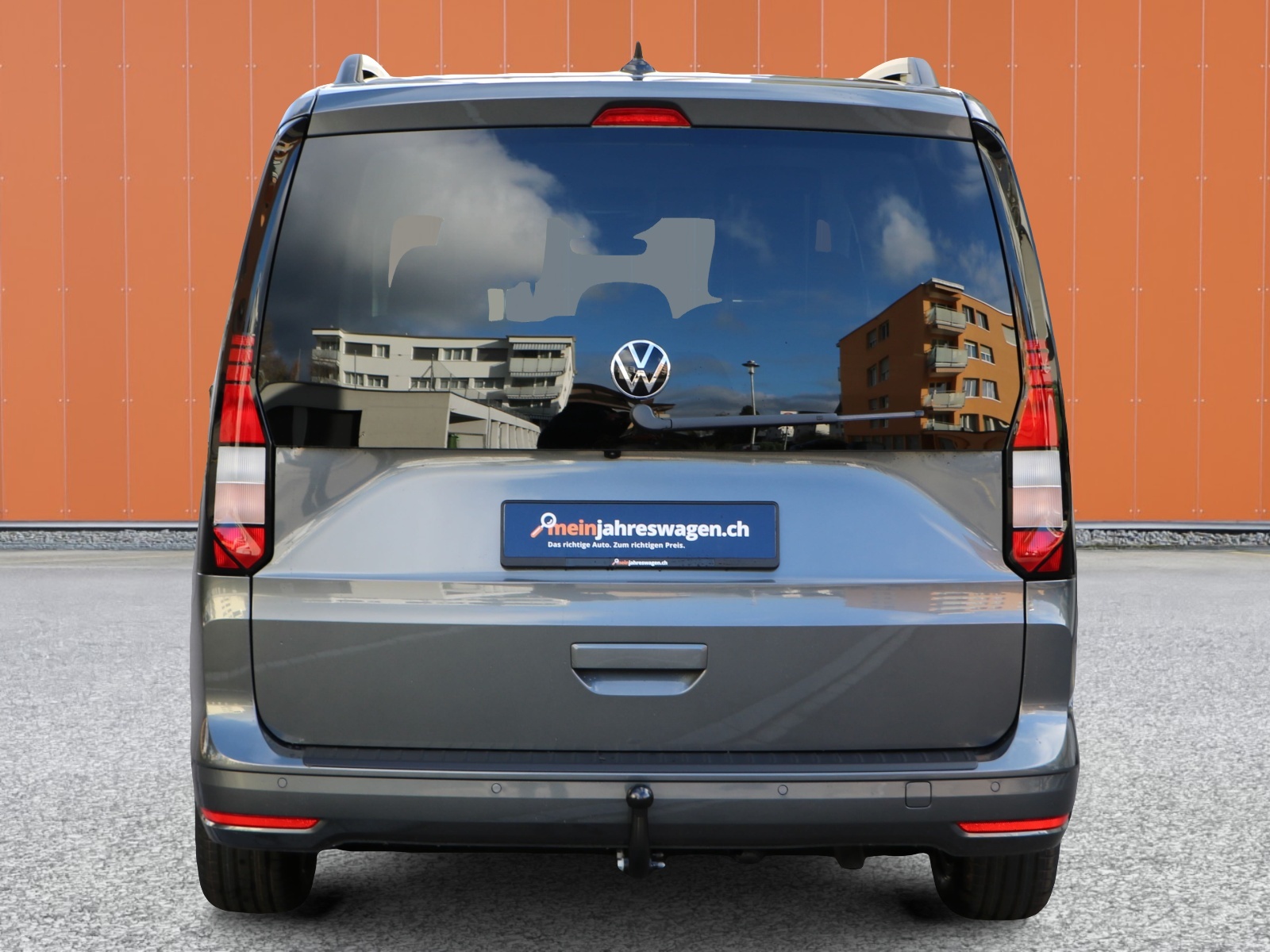 VW Caddy Maxi 2.0 TDI 4Motion-image-4