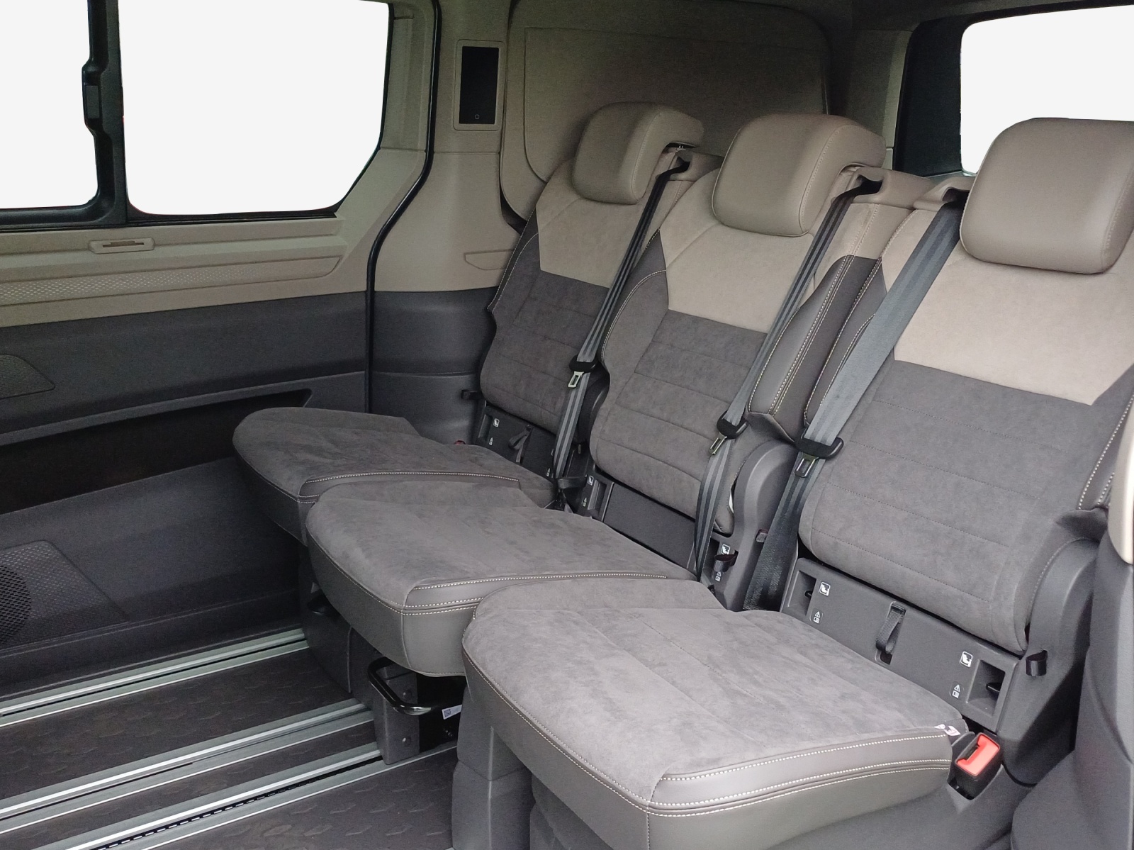 VW California 2.0 TDI Beach Tour-image-11