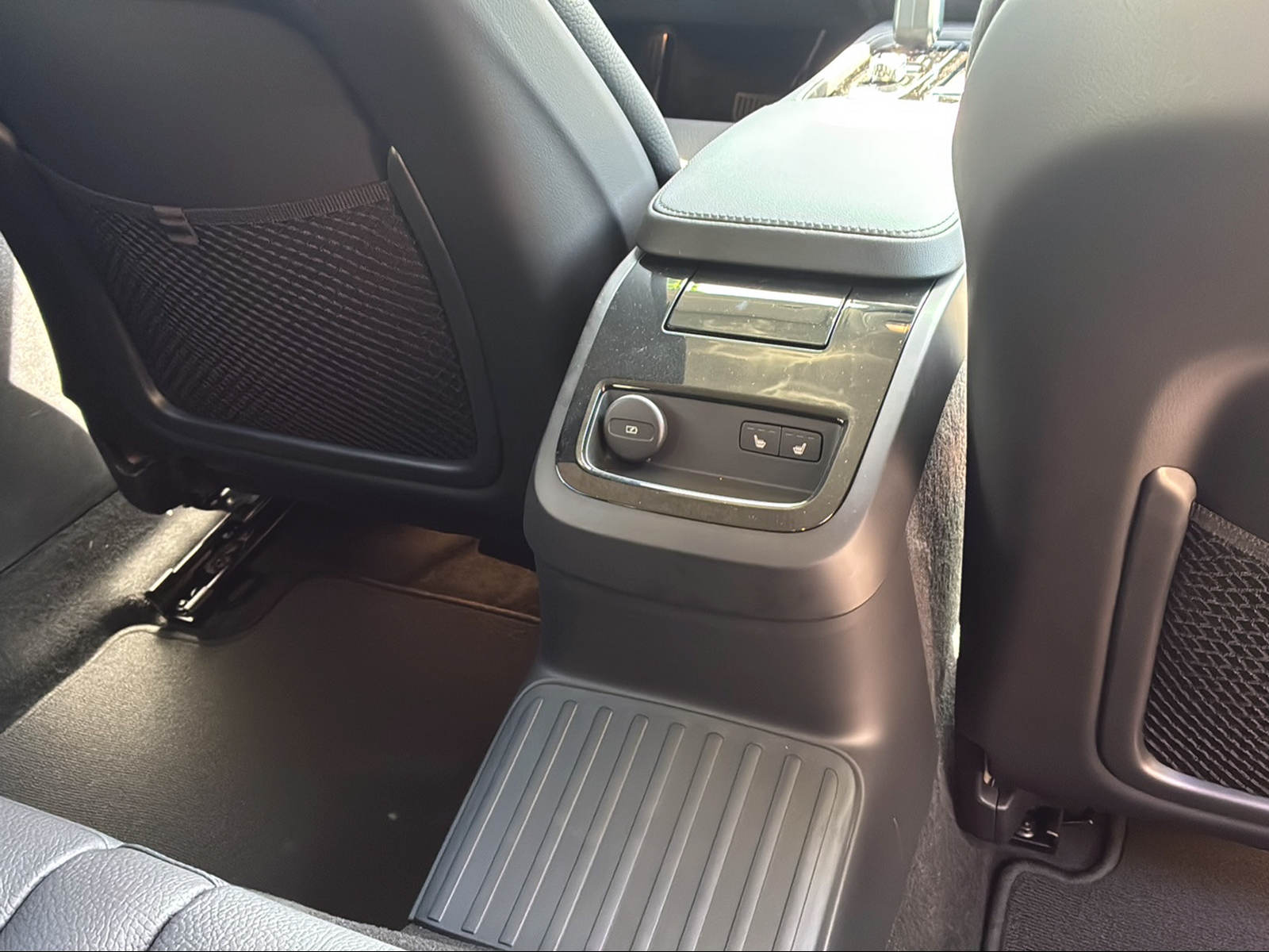 VOLVO V60 2.0 T6 TE Plus Dark eAWD-image-13