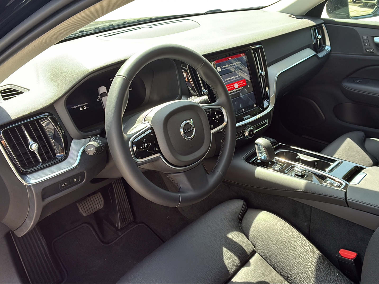 VOLVO V60 2.0 T6 TE Plus Dark eAWD-image-9