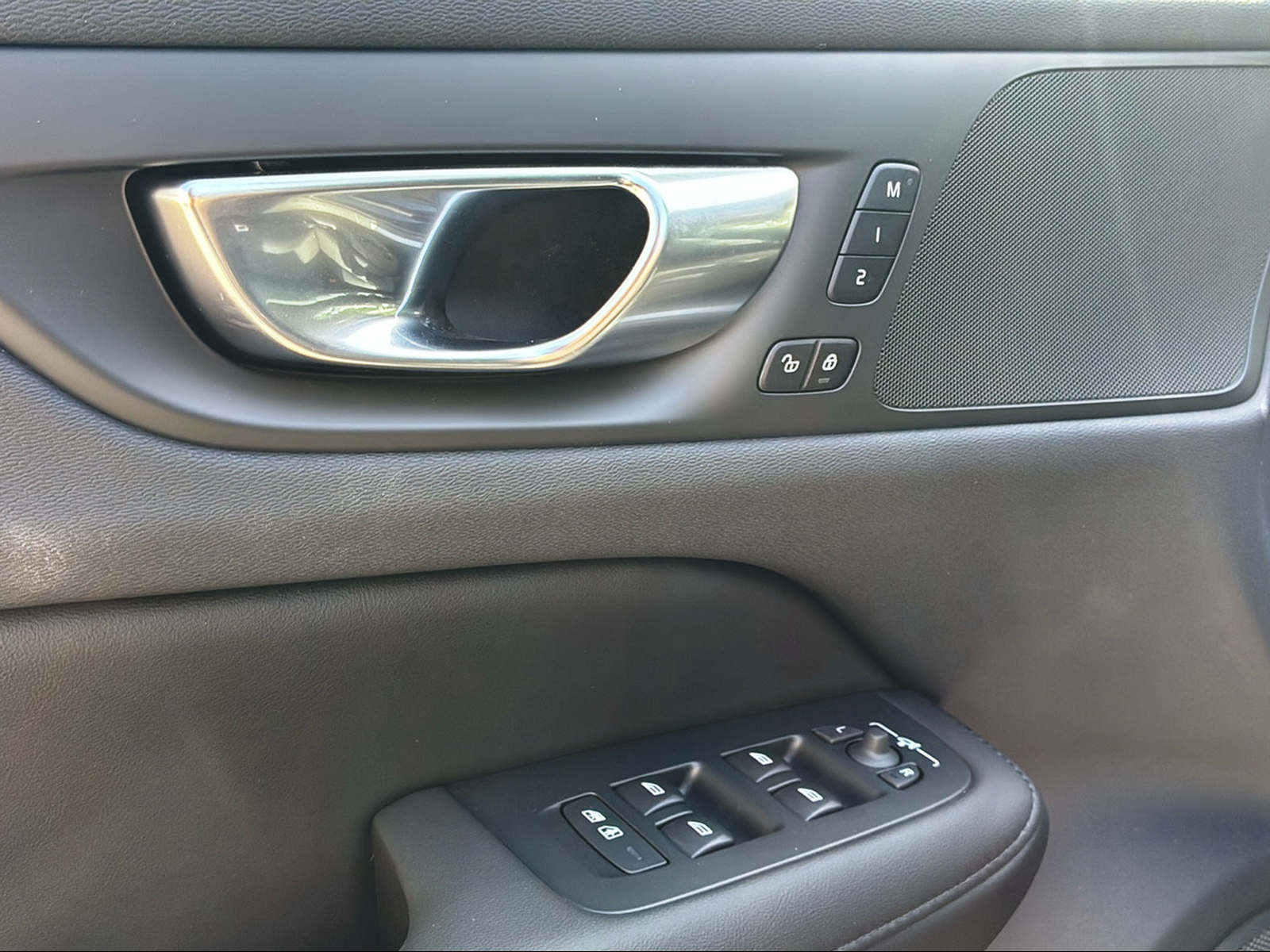 VOLVO V60 2.0 T6 TE Plus Dark eAWD-image-12