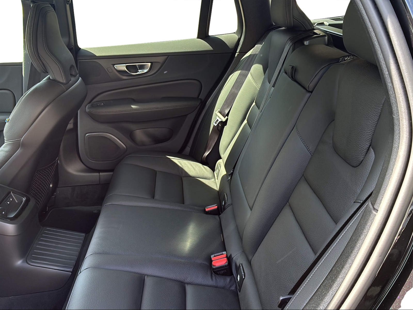 VOLVO V60 2.0 T6 TE Plus Dark eAWD-image-11