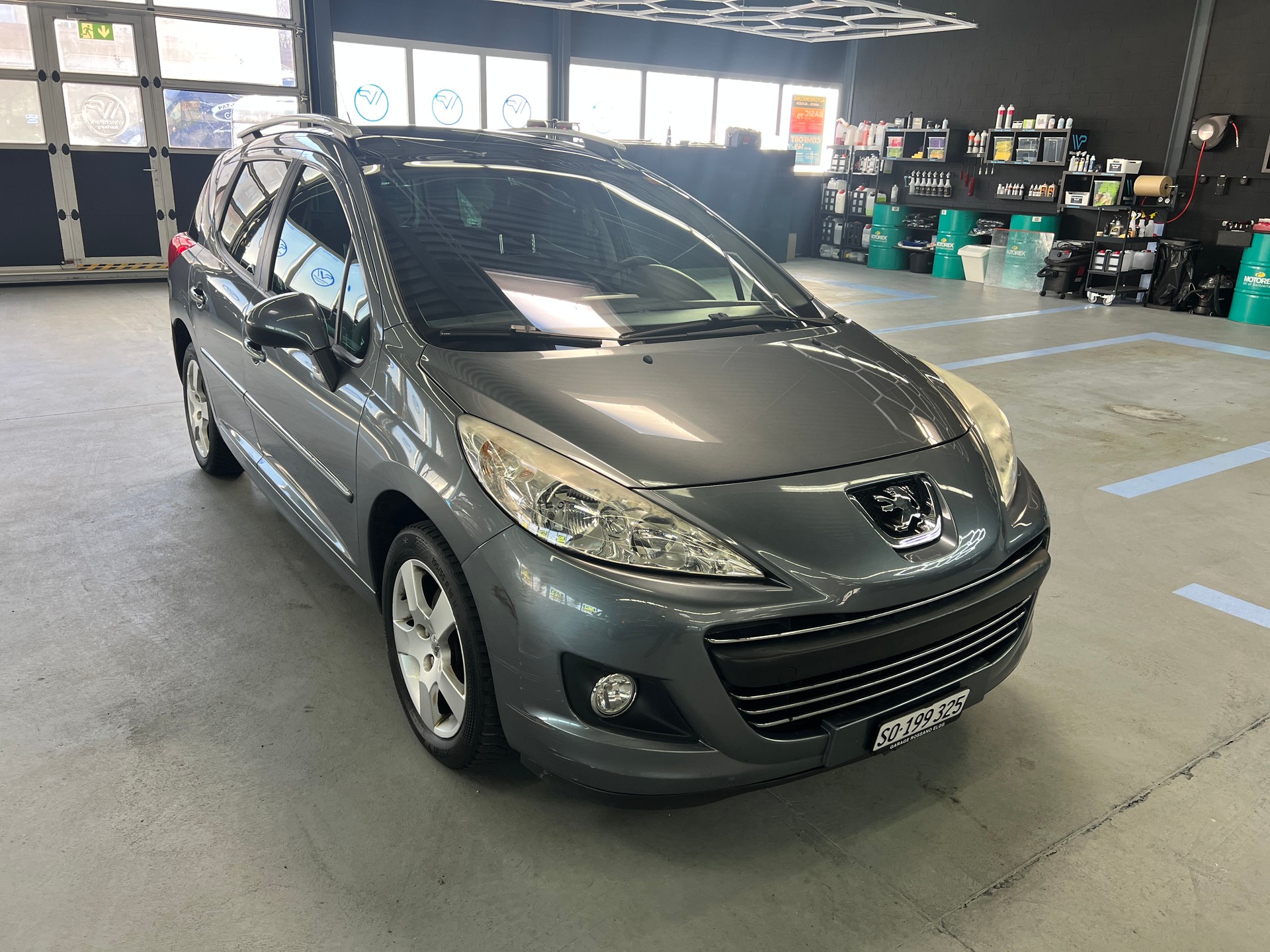 PEUGEOT 207 SW 1.6 16V Trendy Automatic "mit Garantie möglich"-image-0
