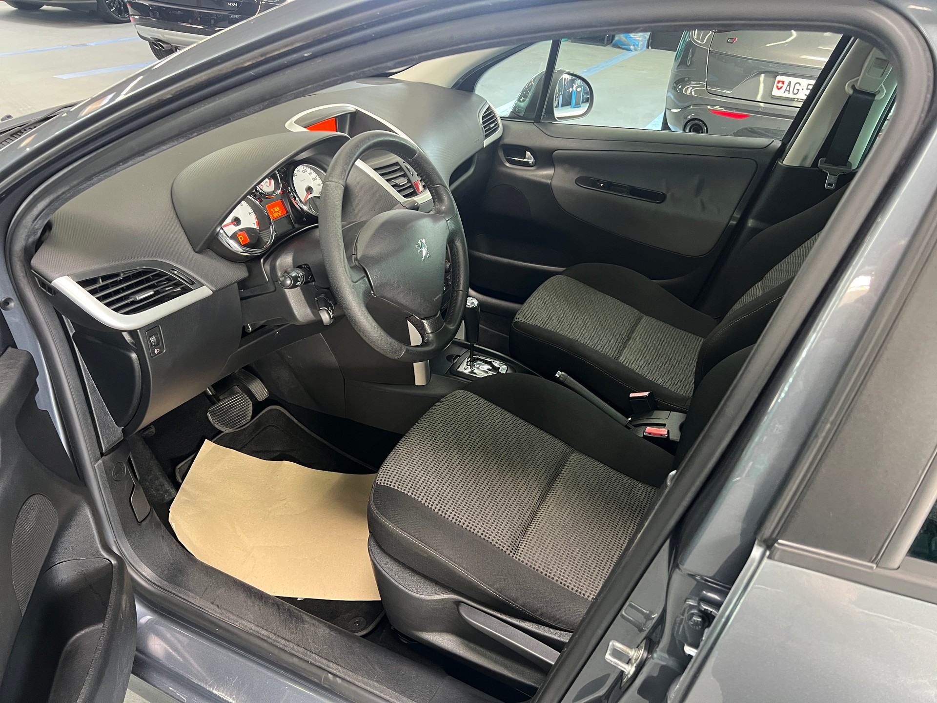 PEUGEOT 207 SW 1.6 16V Trendy Automatic "mit Garantie möglich"-image-6