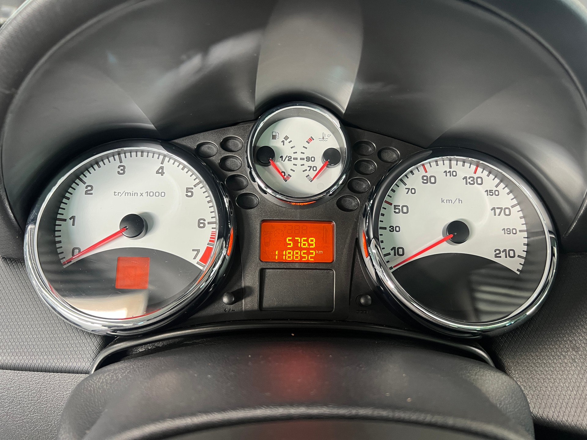 PEUGEOT 207 SW 1.6 16V Trendy Automatic "mit Garantie möglich"-image-3