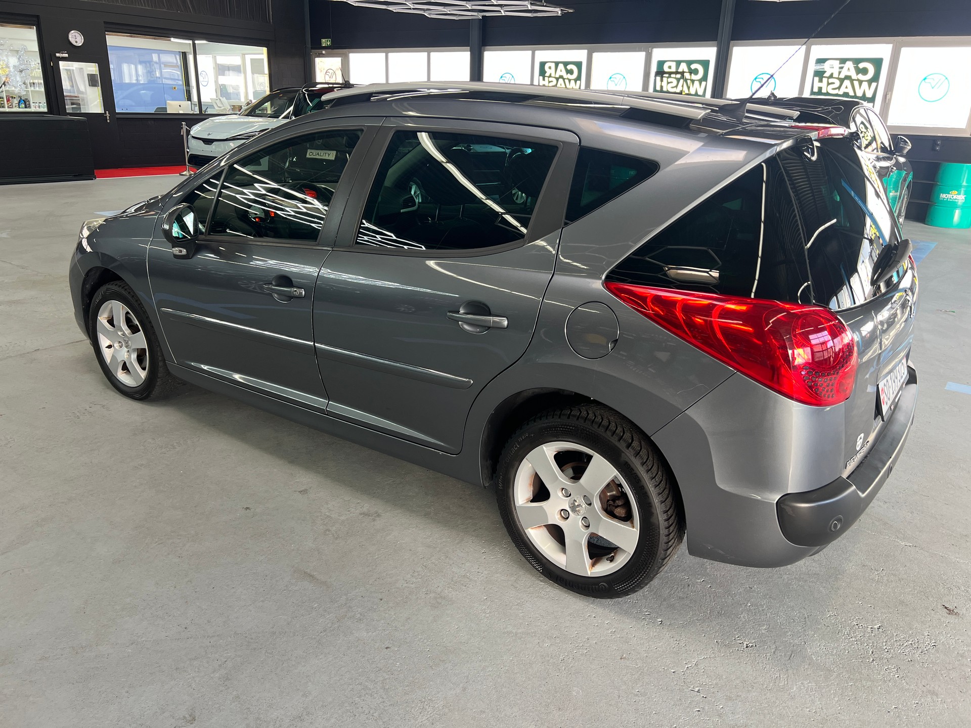 PEUGEOT 207 SW 1.6 16V Trendy Automatic "mit Garantie möglich"-image-2