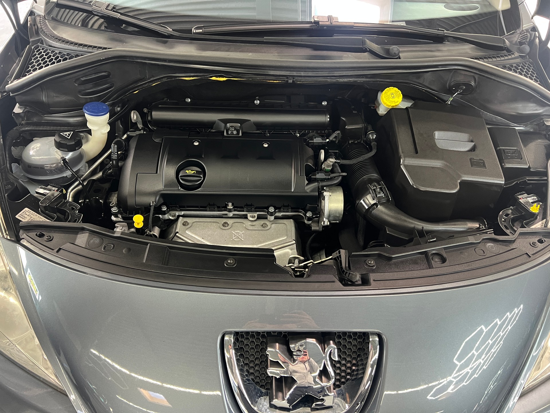 PEUGEOT 207 SW 1.6 16V Trendy Automatic "mit Garantie möglich"-image-4