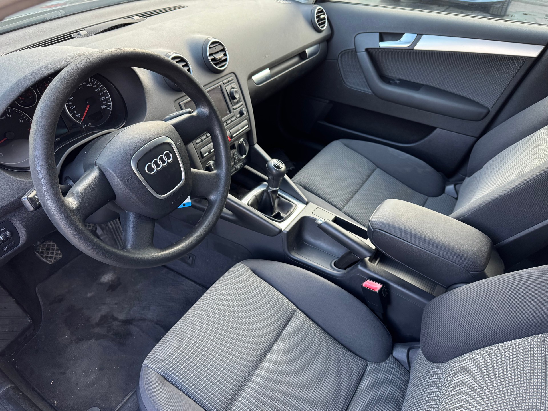 AUDI A3 Sportback 1.8 Turbo FSI Attraction-image-9