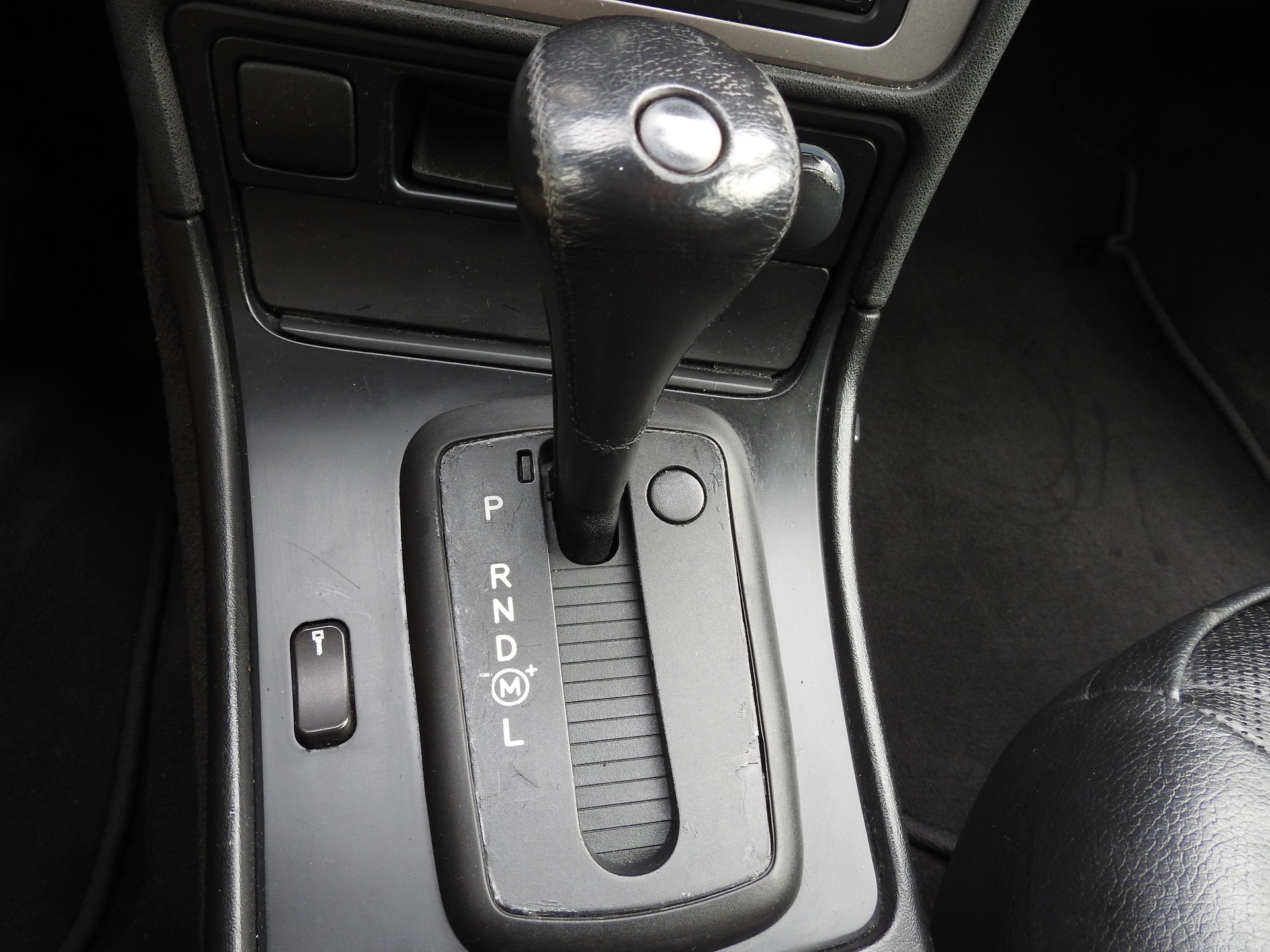 SAAB 9-5 2.3T Aero-image-18