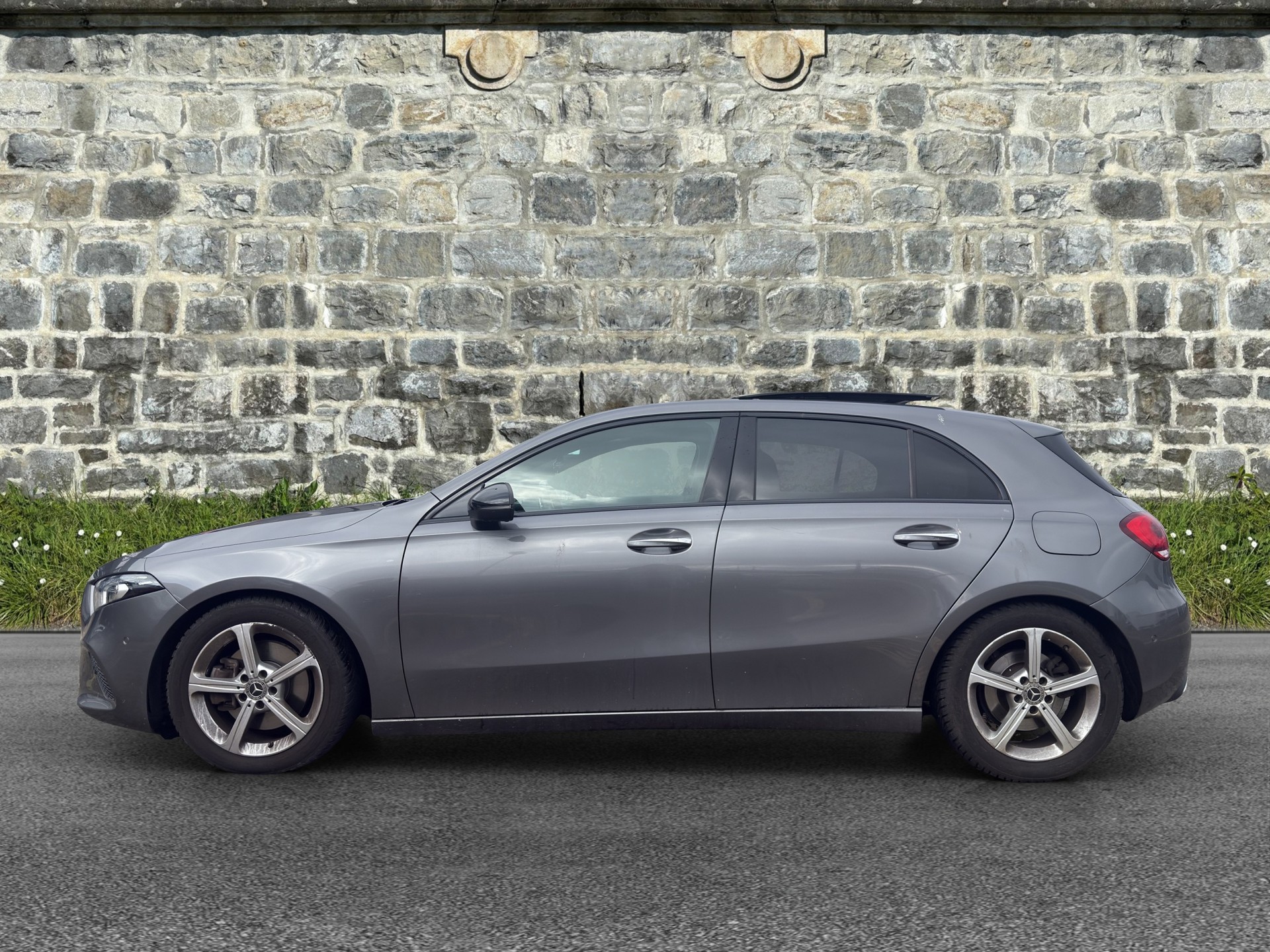 MERCEDES-BENZ A 220 Progressive 7G-DCT-image-2
