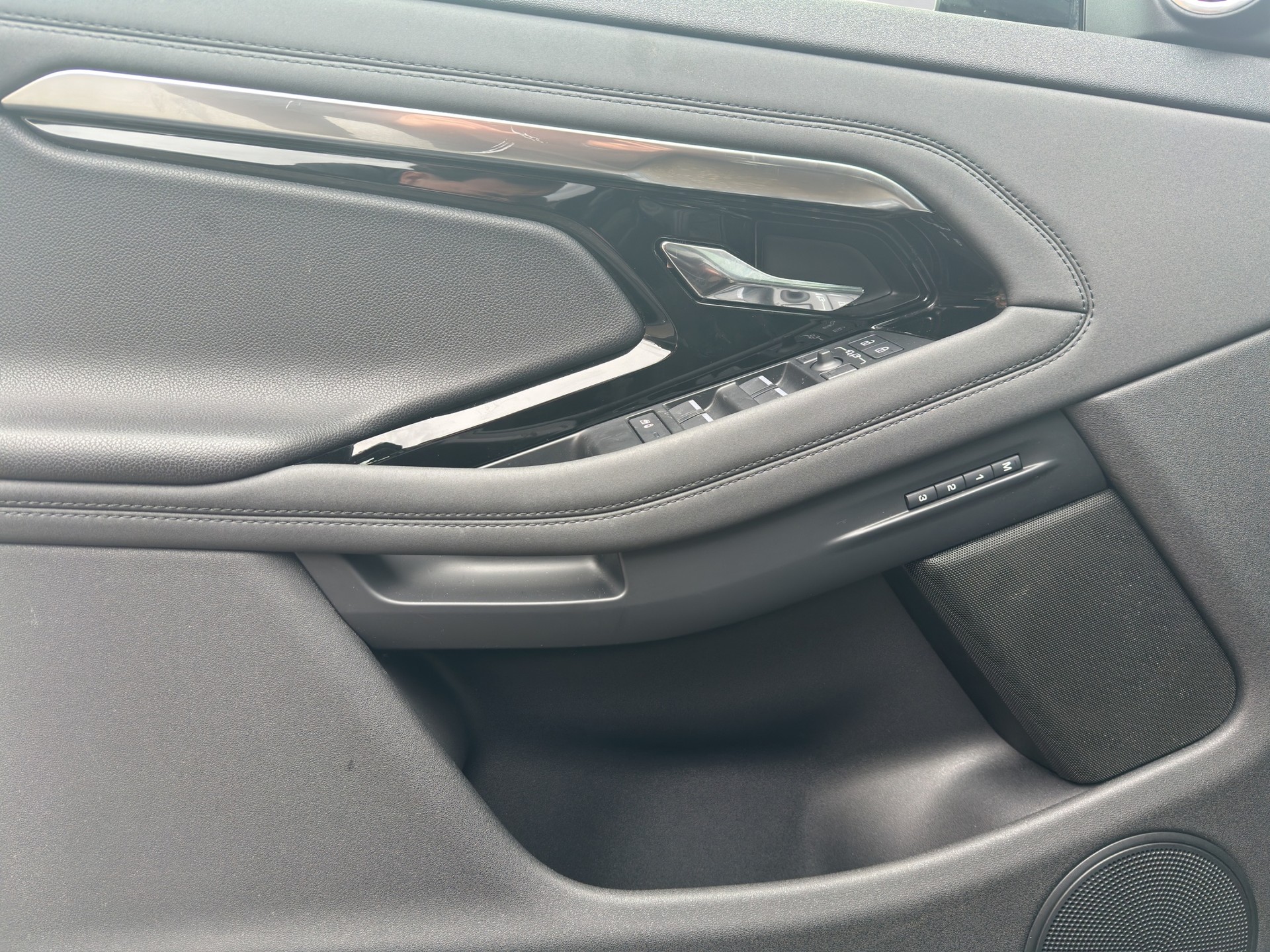 LAND ROVER Range Rover Evoque R-Dynamic P 200 S AT9-image-8