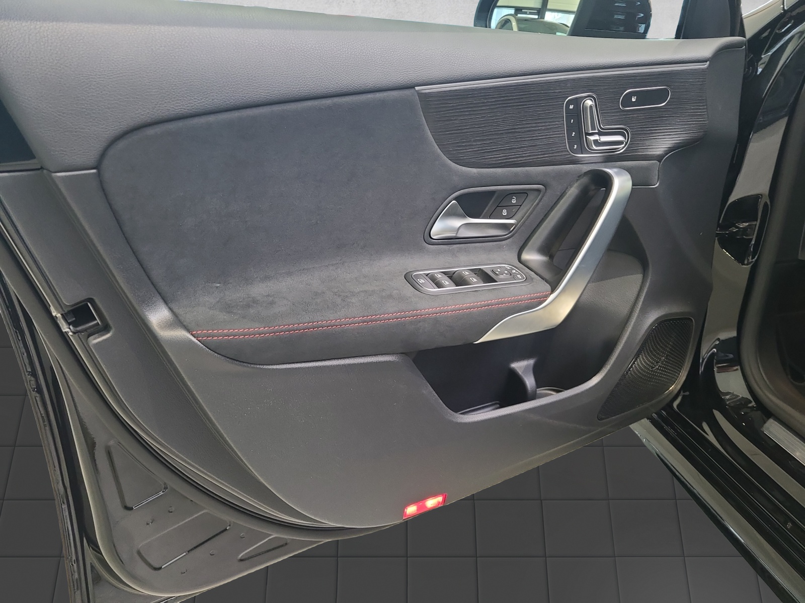 MERCEDES-BENZ A 220 4Matic 8G-DCT-image-8