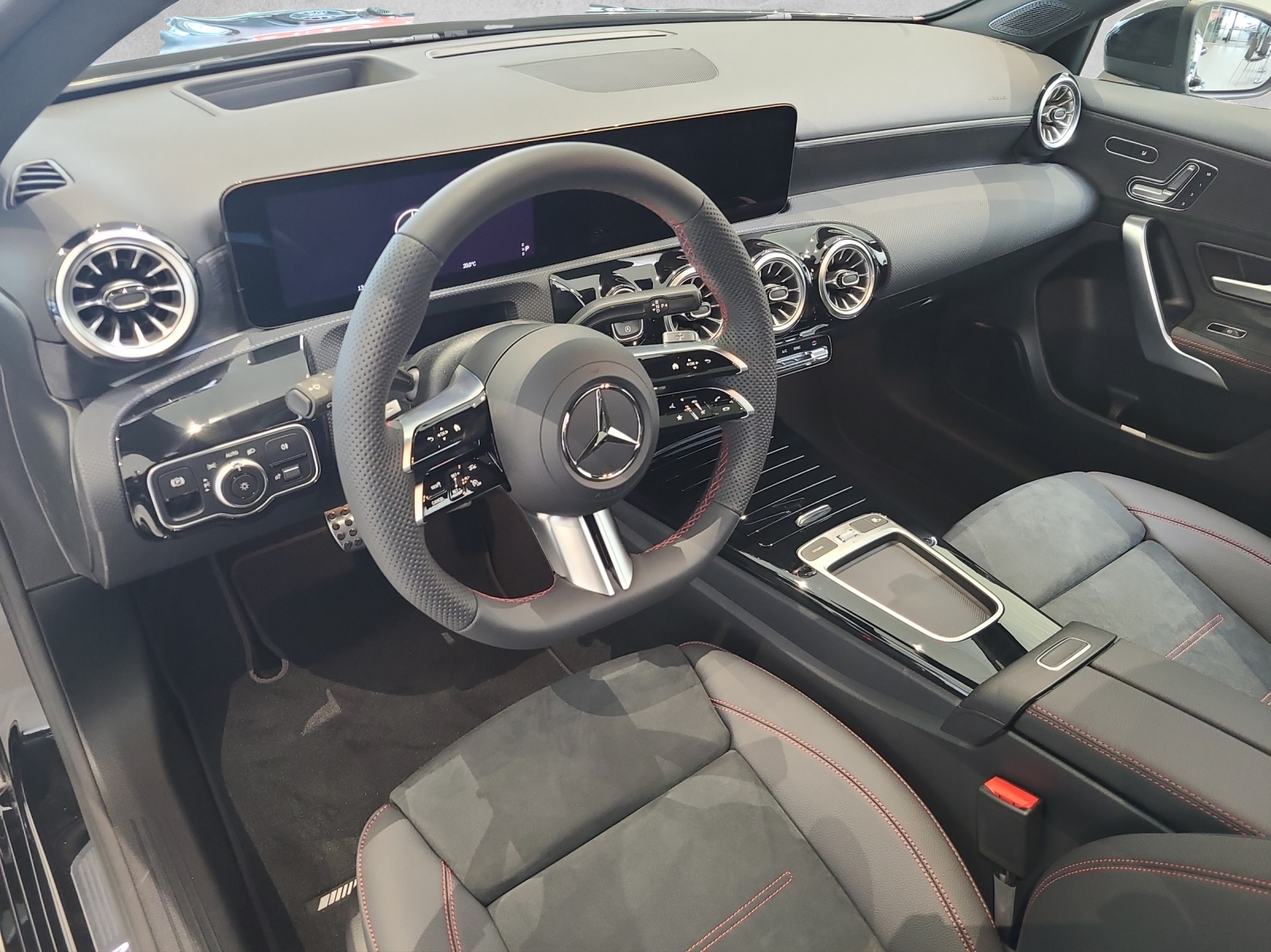 MERCEDES-BENZ A 220 4Matic 8G-DCT-image-6