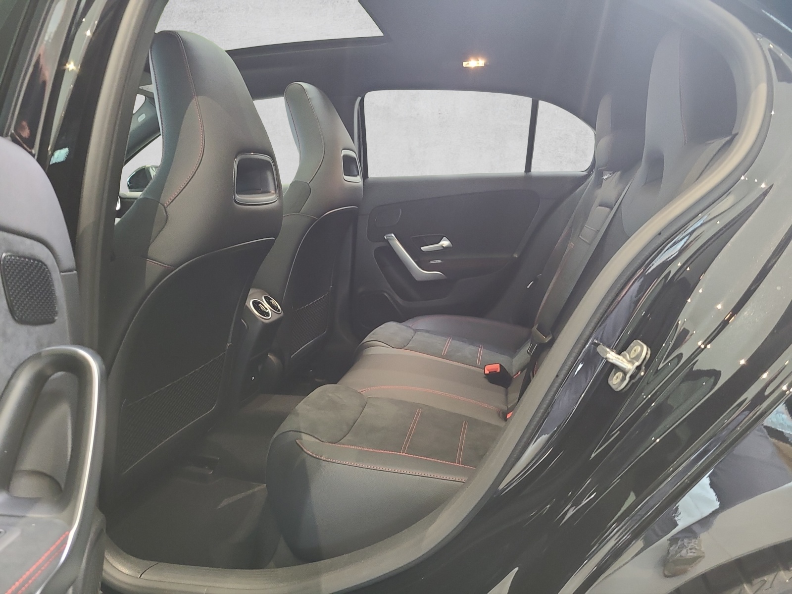 MERCEDES-BENZ A 220 4Matic 8G-DCT-image-10