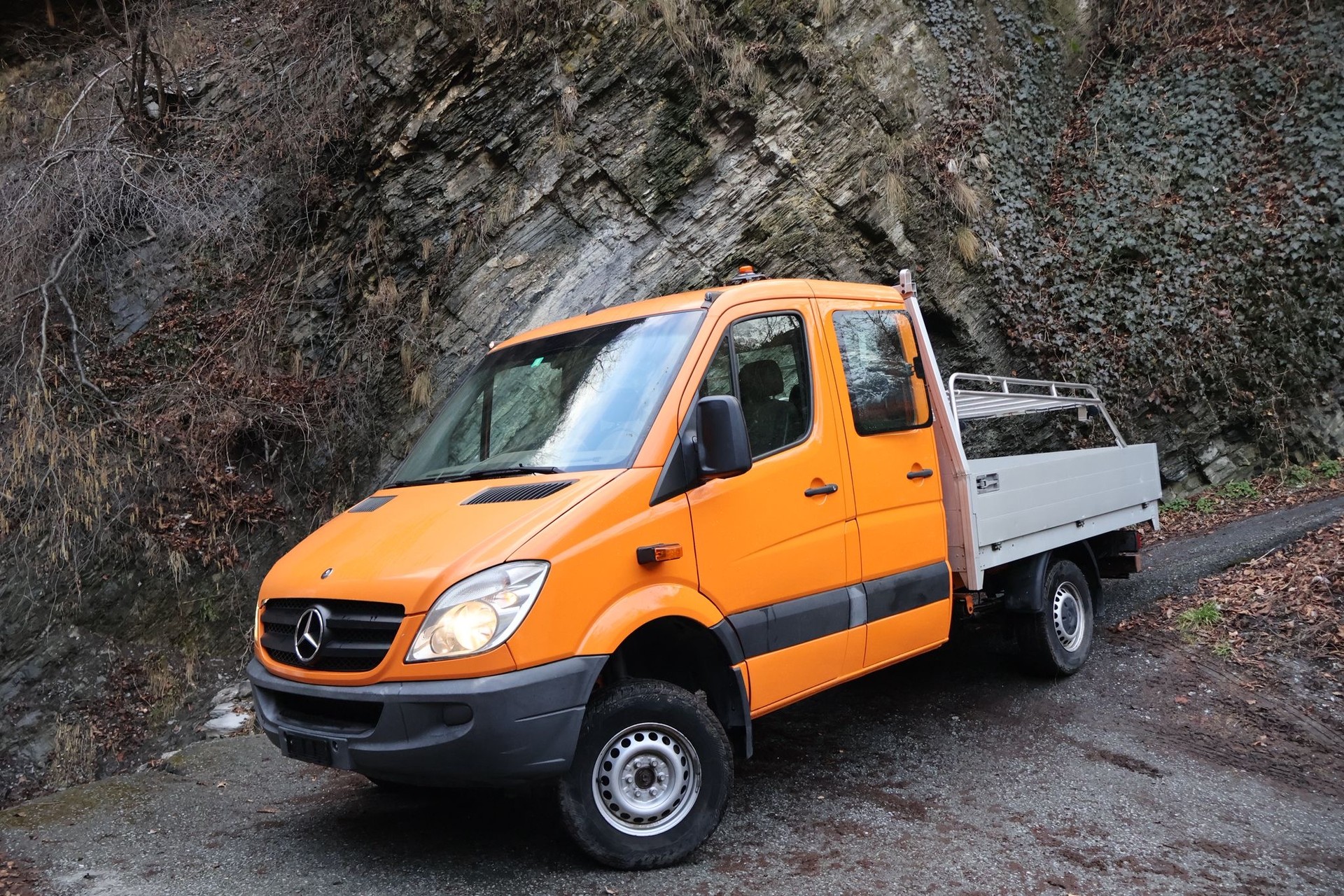 MERCEDES-BENZ Sprinter 319 CDI Standard 4x4 Automat-showroom-element-1