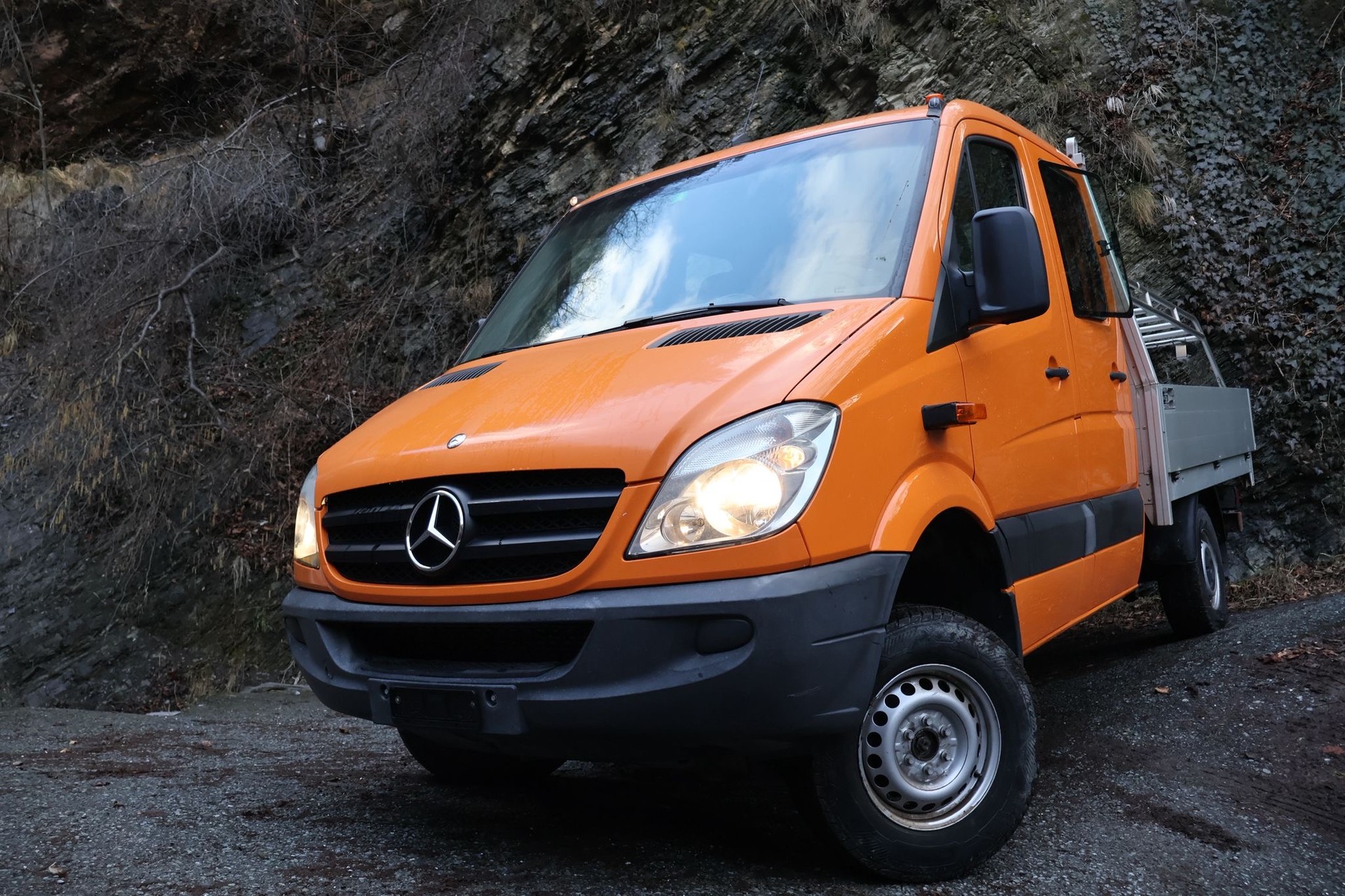 MERCEDES-BENZ Sprinter 319 CDI Standard 4x4 Automat-showroom-element-2