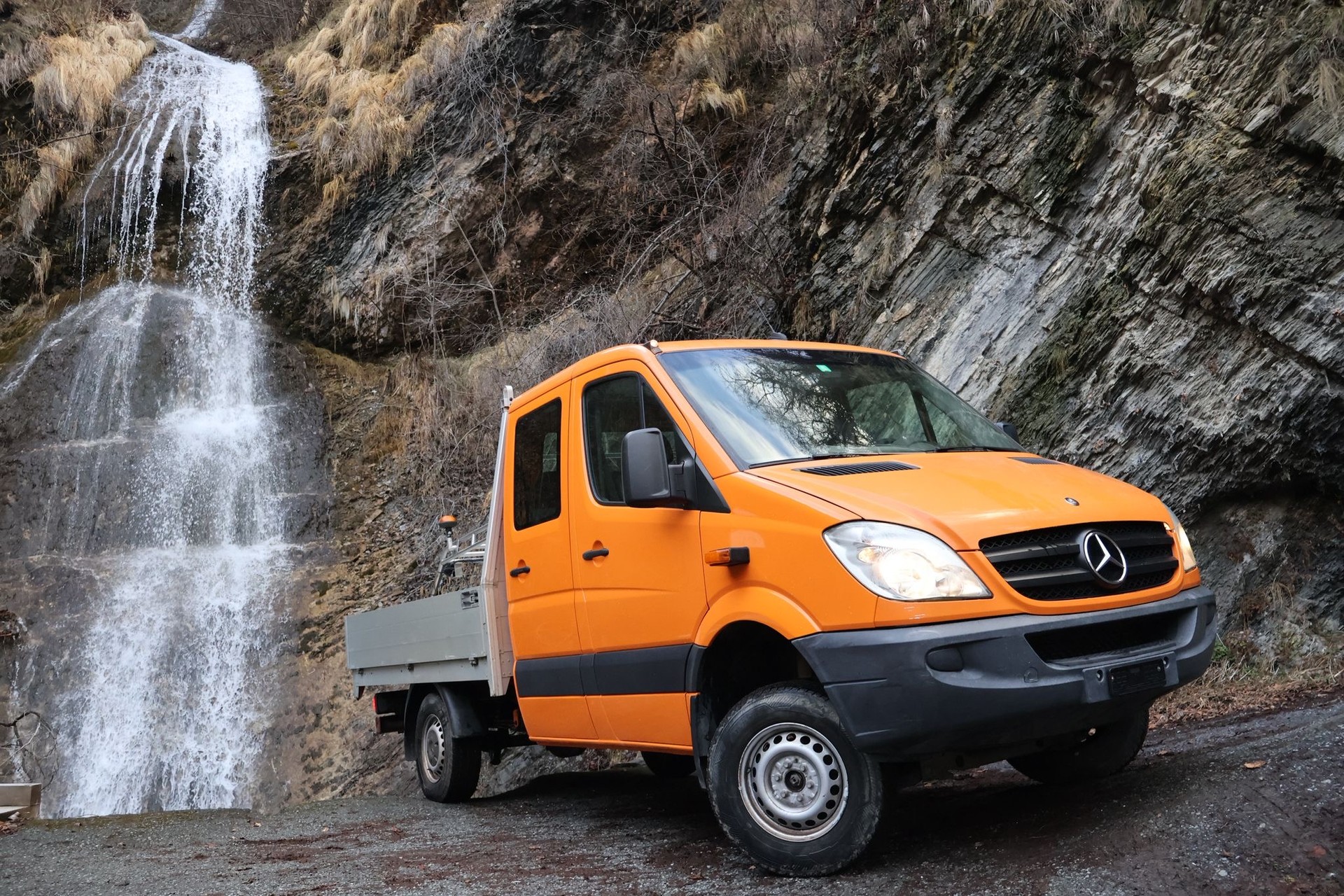 MERCEDES-BENZ Sprinter 319 CDI Standard 4x4 Automat-image-4