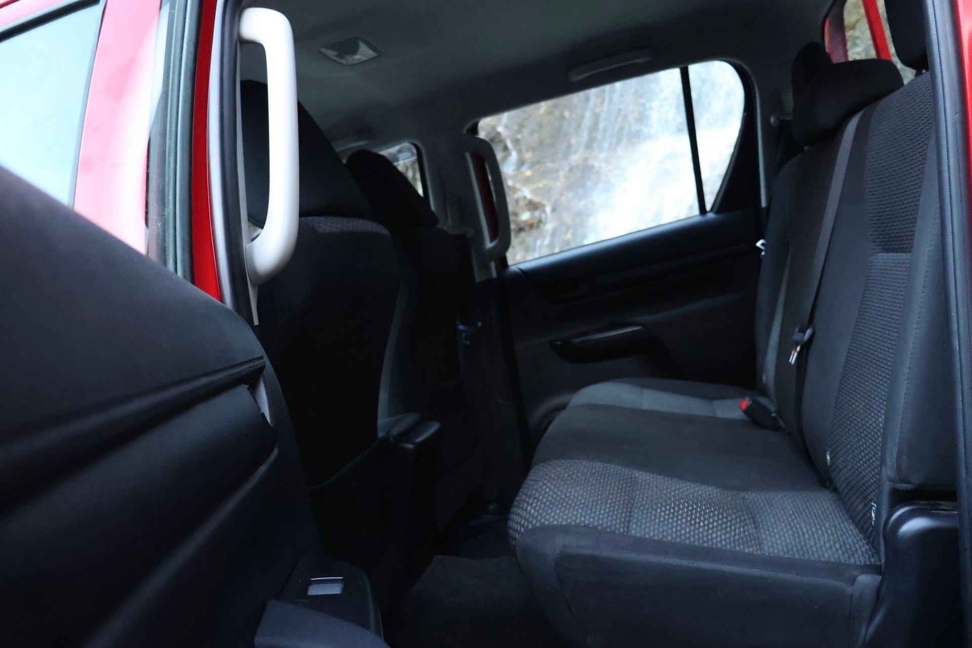 TOYOTA Hilux 2.4D-4D Sol DoubleCab 4x4-image-7