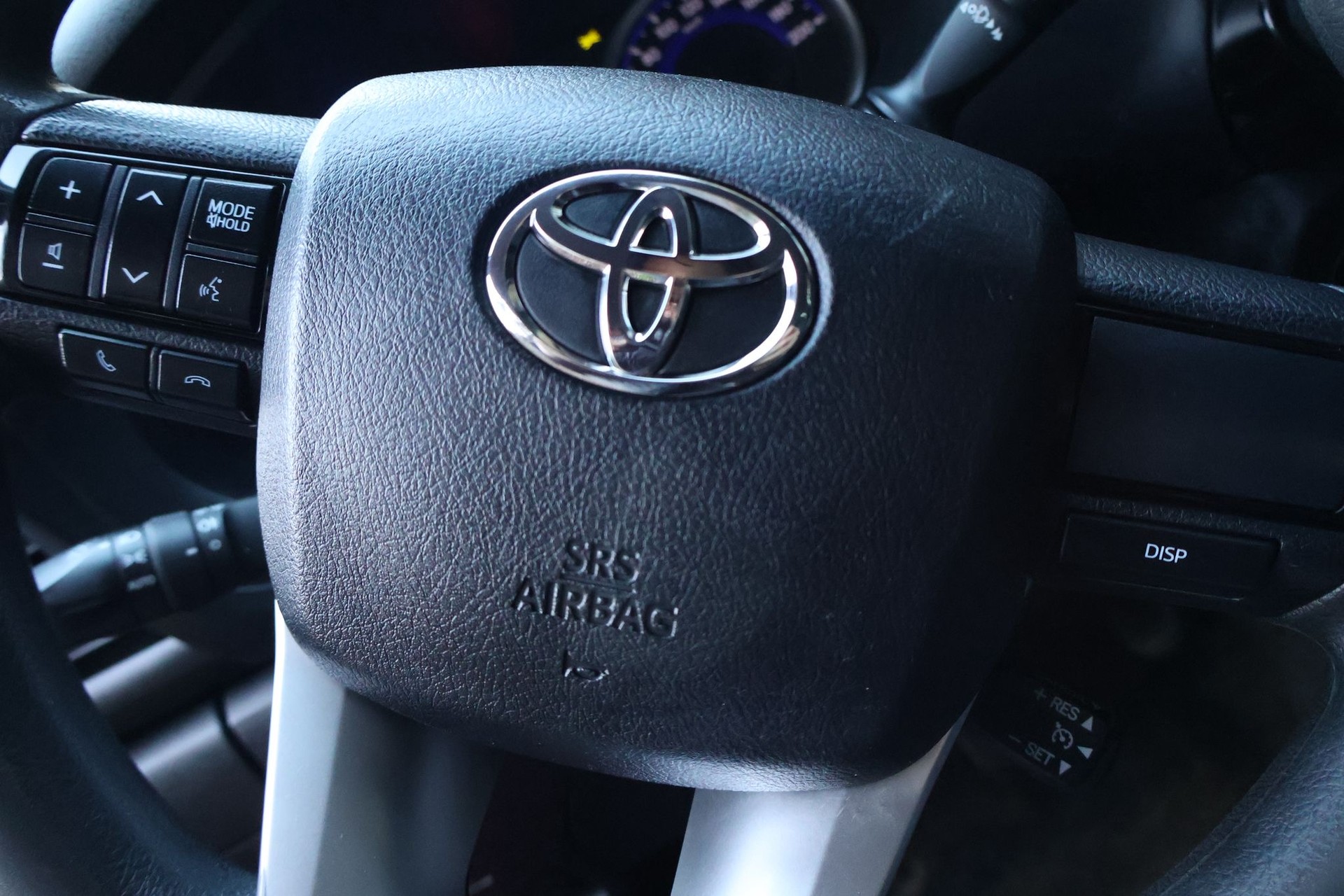TOYOTA Hilux 2.4D-4D Sol DoubleCab 4x4-image-8