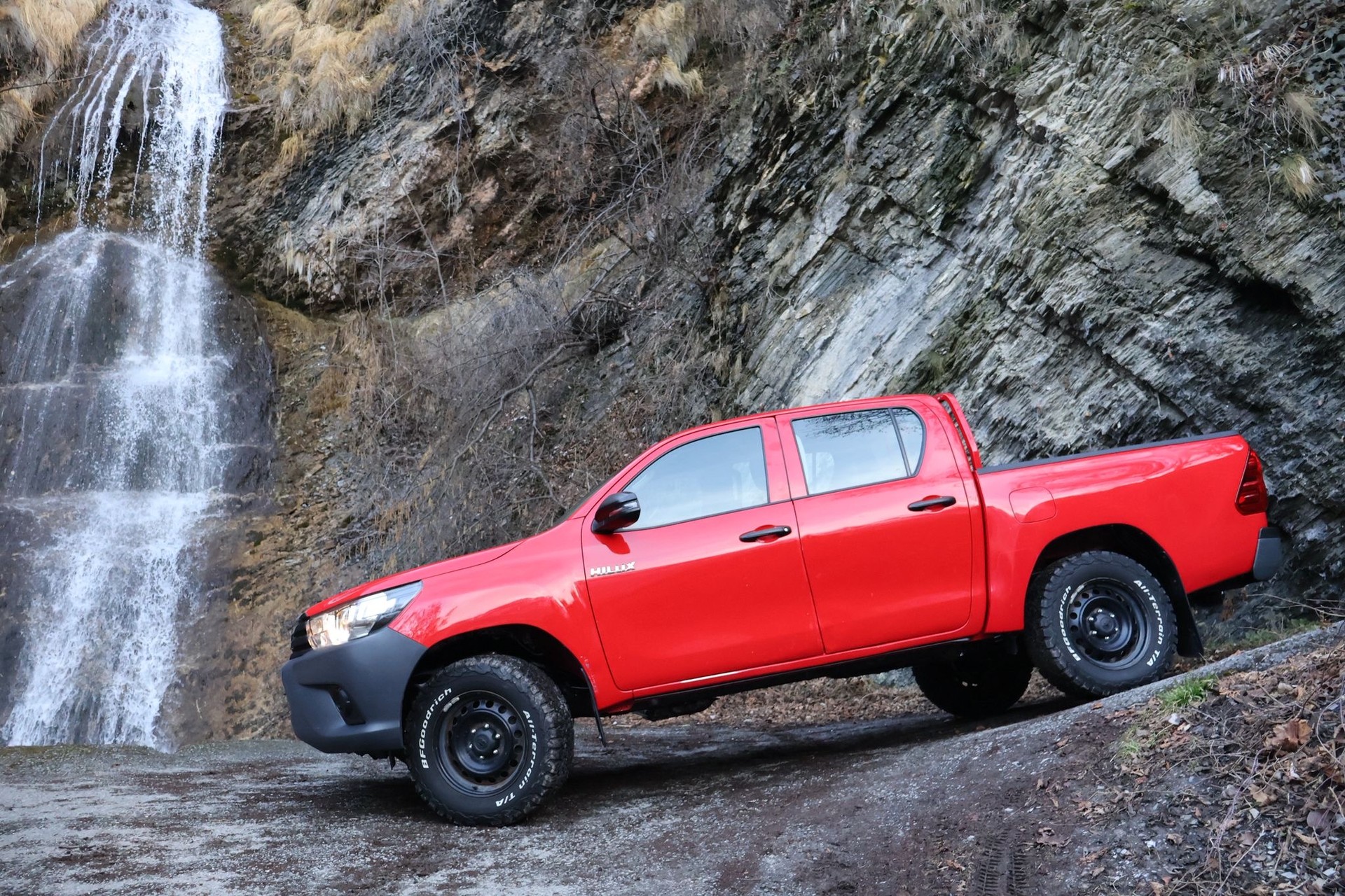 TOYOTA Hilux 2.4D-4D Sol DoubleCab 4x4-image-4