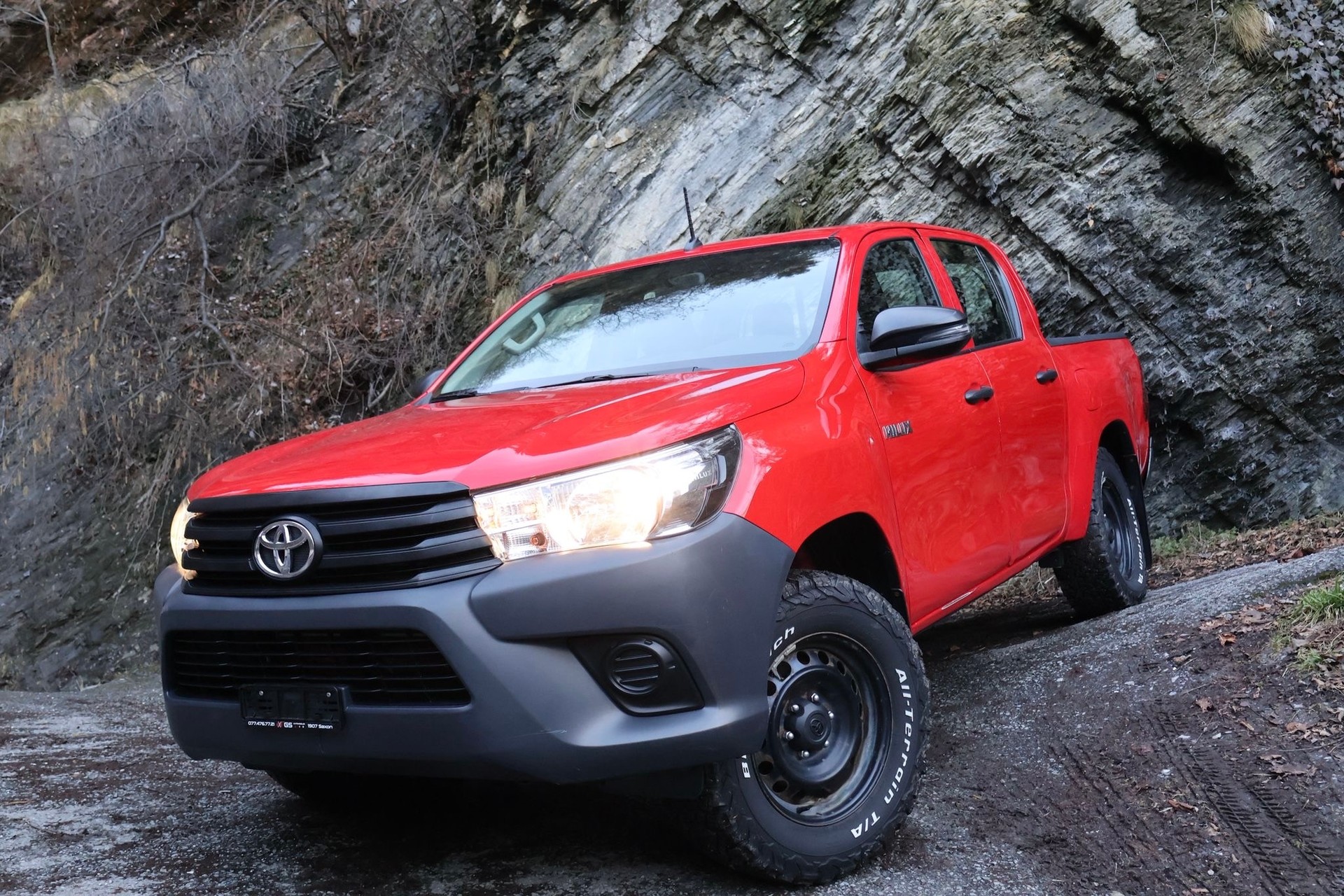 TOYOTA Hilux 2.4D-4D Sol DoubleCab 4x4-showroom-element-3